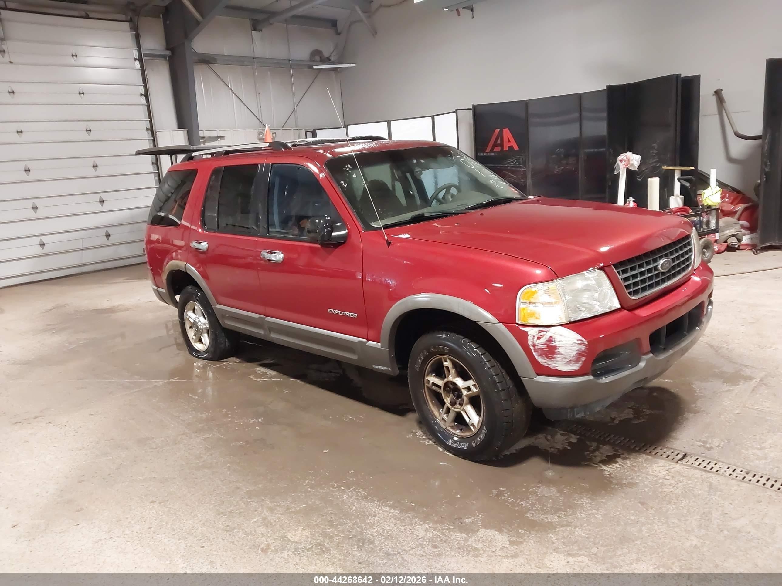 2002 Ford Explorer XLT, VIN 1FMZU73W22ZA92730 — Front end