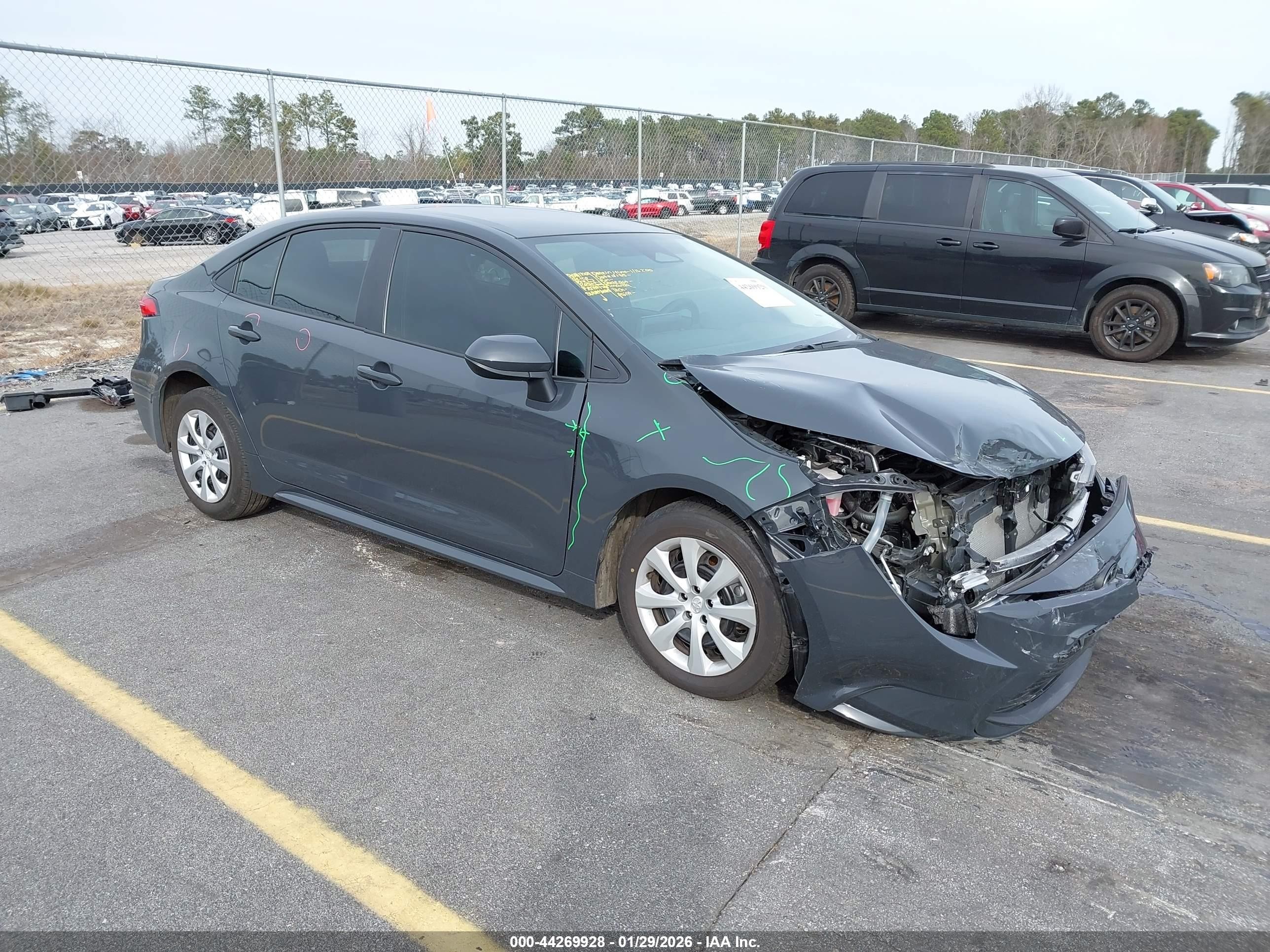 2025 Toyota Corolla LE, VIN 5YFB4MDE5SP228742 — Перед