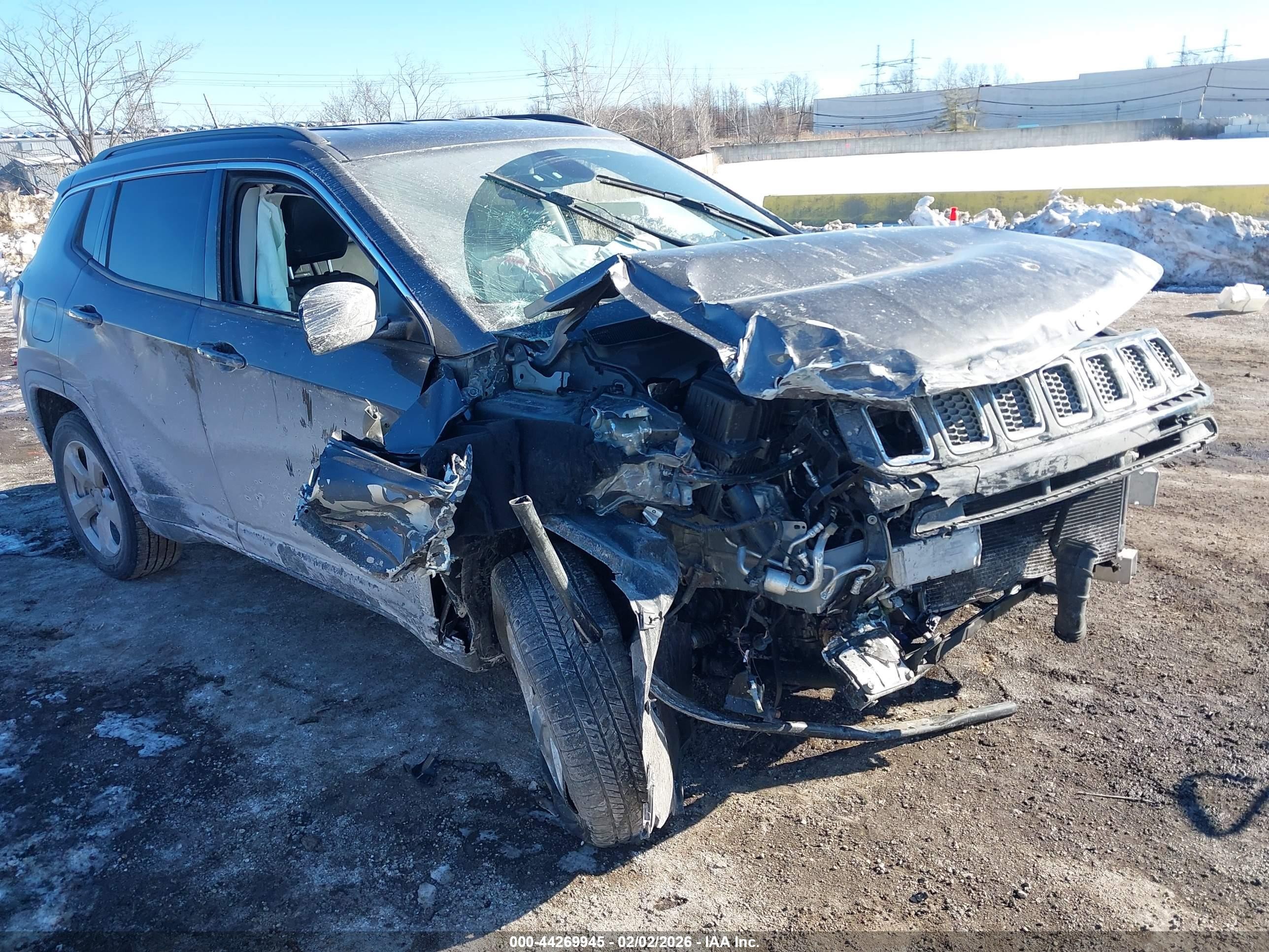 2019 Jeep Compass Altitude, VIN 3C4NJDBBXKT654275 — Перед