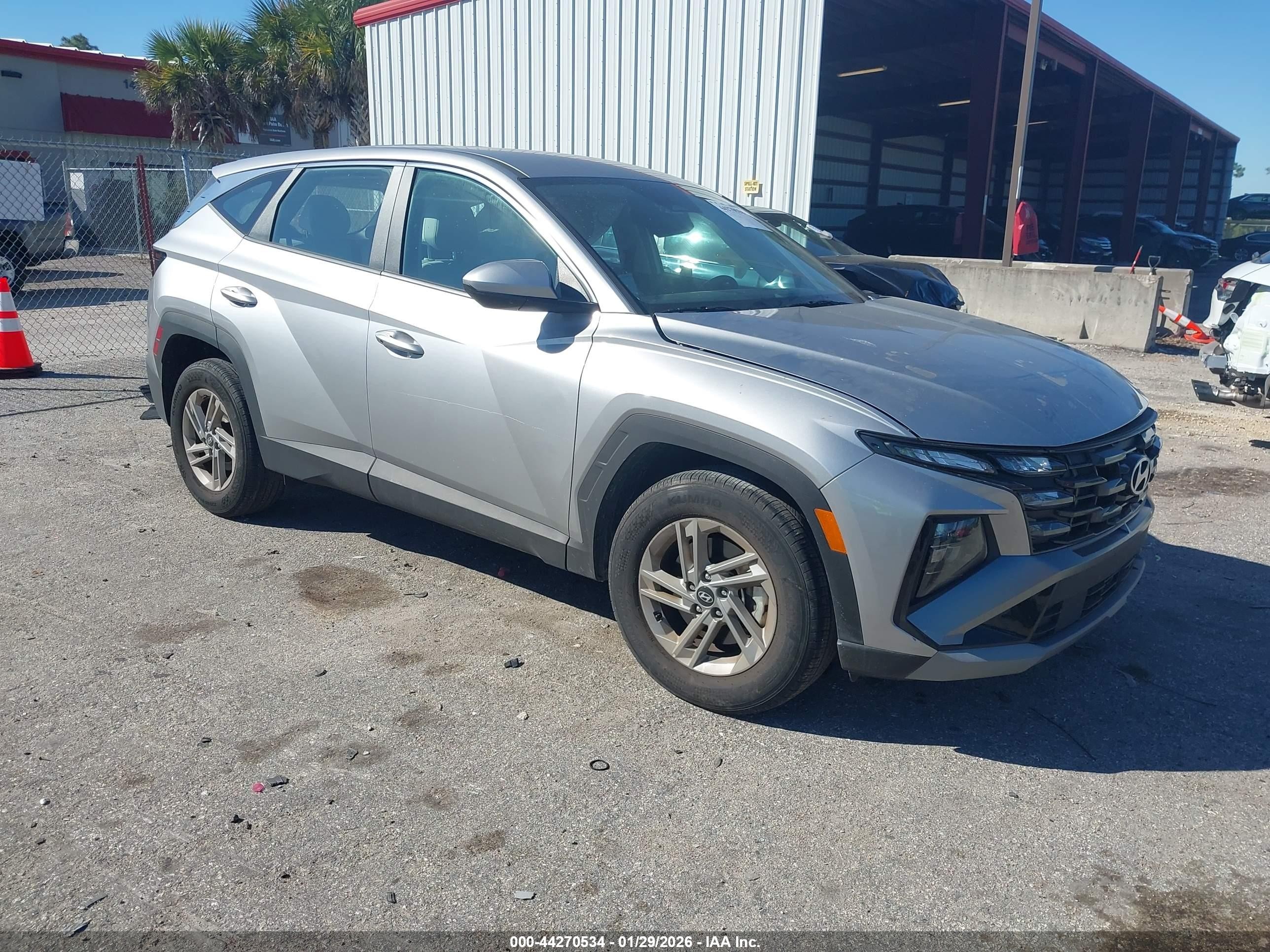 2025 Hyundai Tucson SE, VIN 5NMJA3DE7SH490044 — Перед