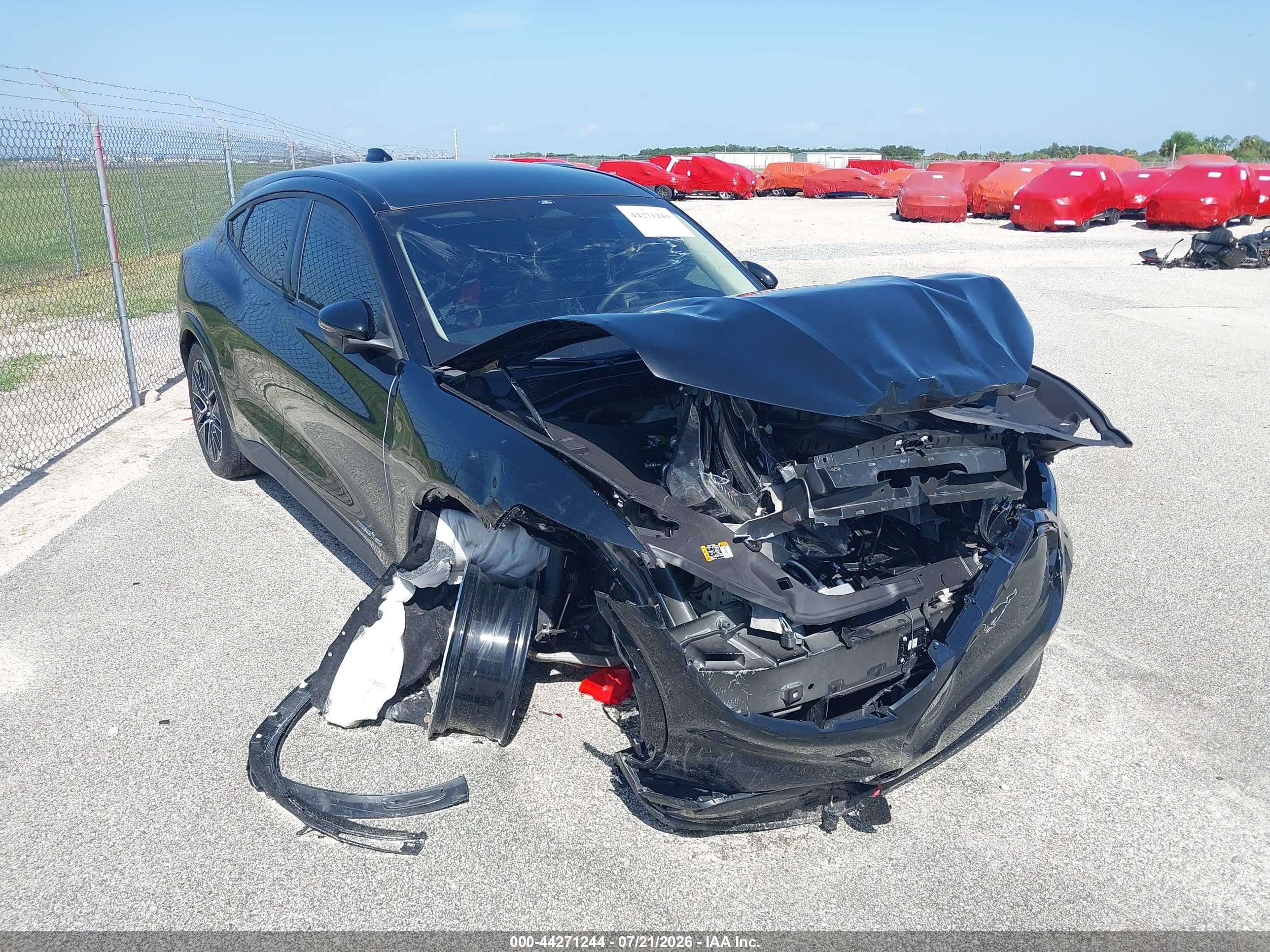 2025 Ford Mustang Mach-E Premium, VIN 3FMTK3SU0SMA11021 — Front end
