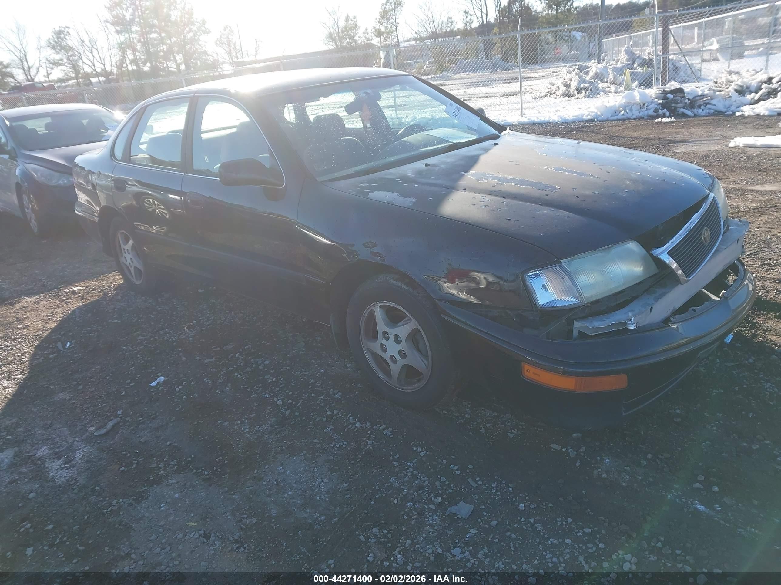 1997 Toyota Avalon XLS, VIN 4T1BF12B1VU204832 — Front end