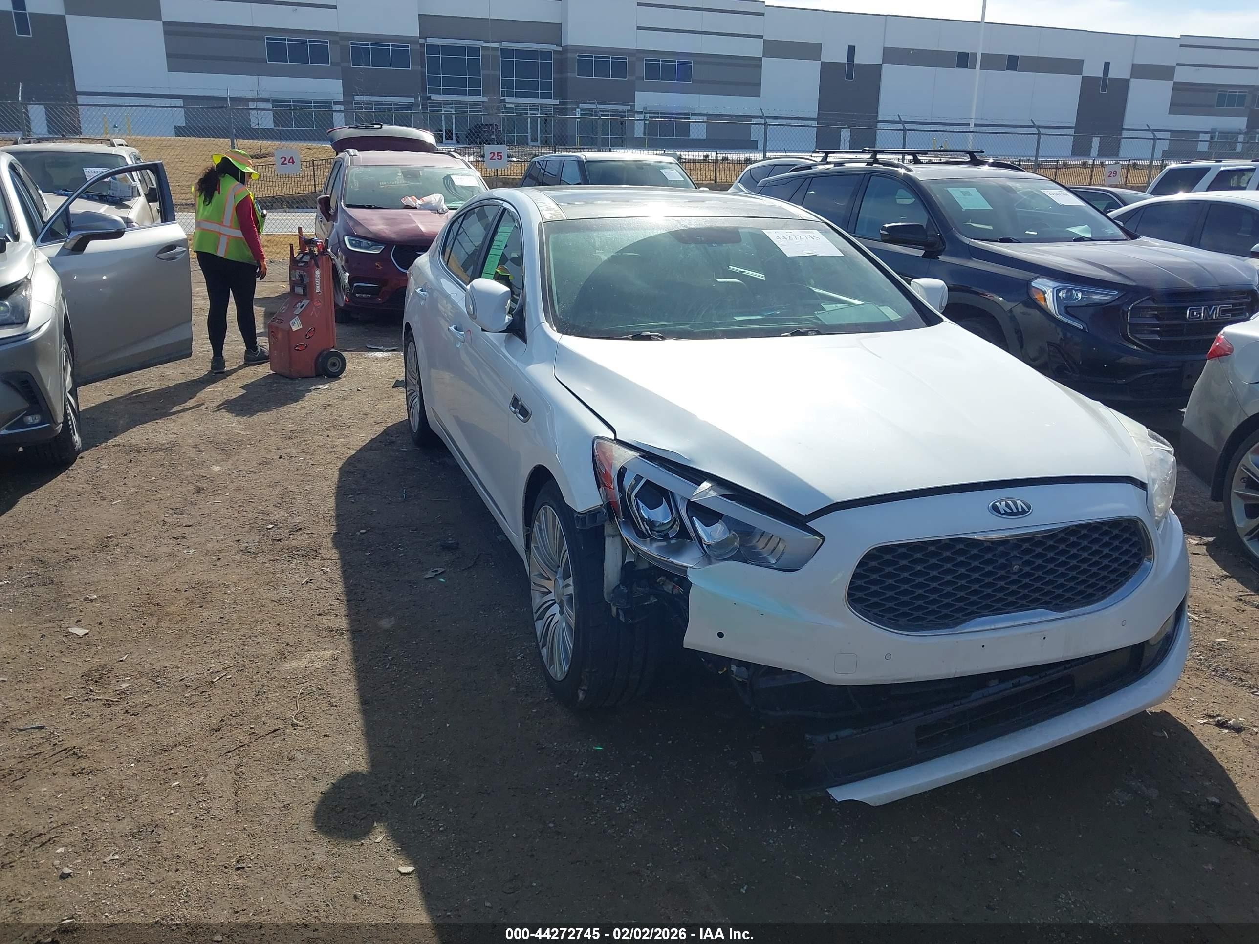 2015 Kia K900 Premium, VIN KNALU4D4XF6024587 — Front end