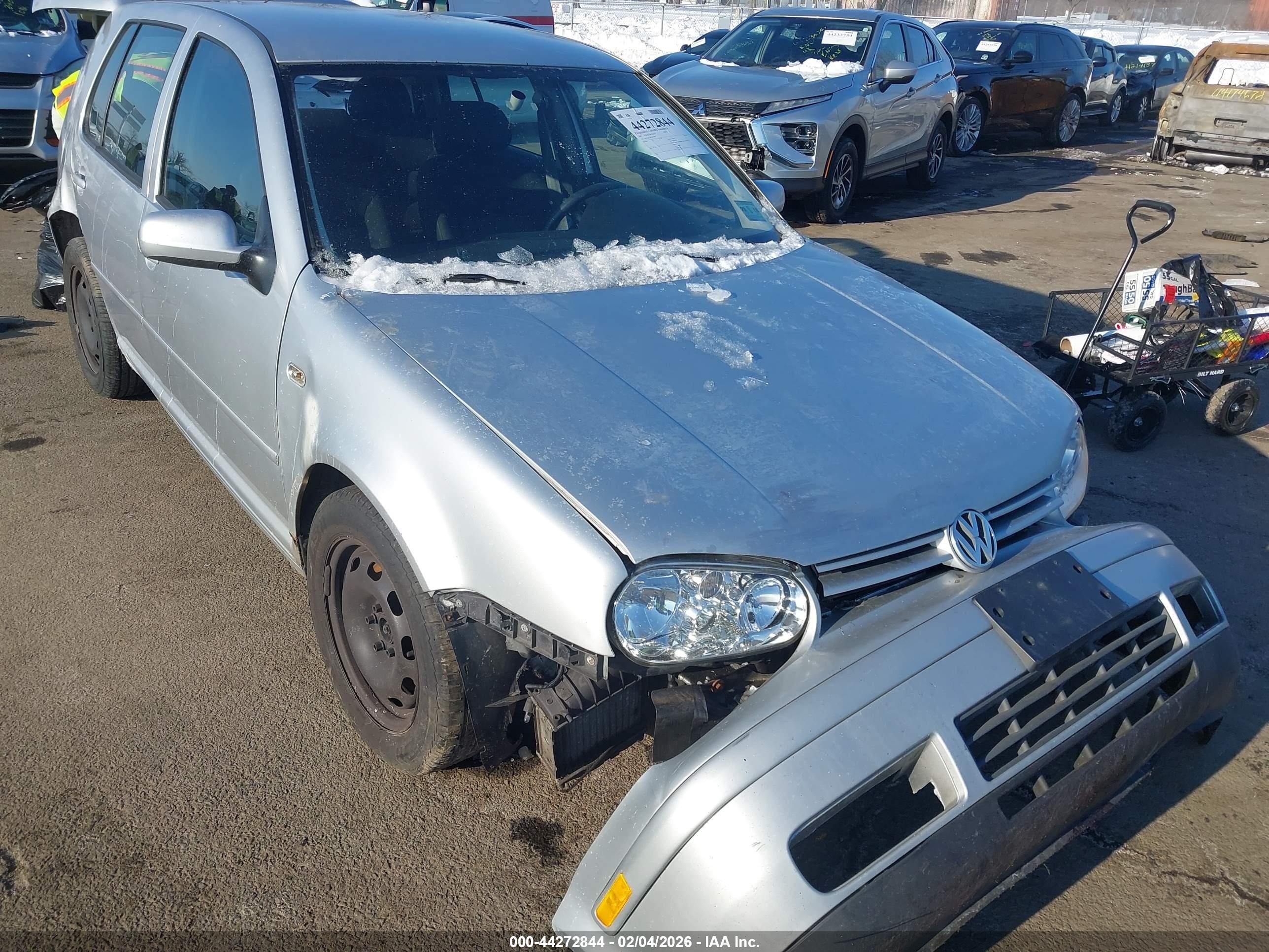 2005 Volkswagen Golf, VIN 9BWGR21J854023989 — Front end