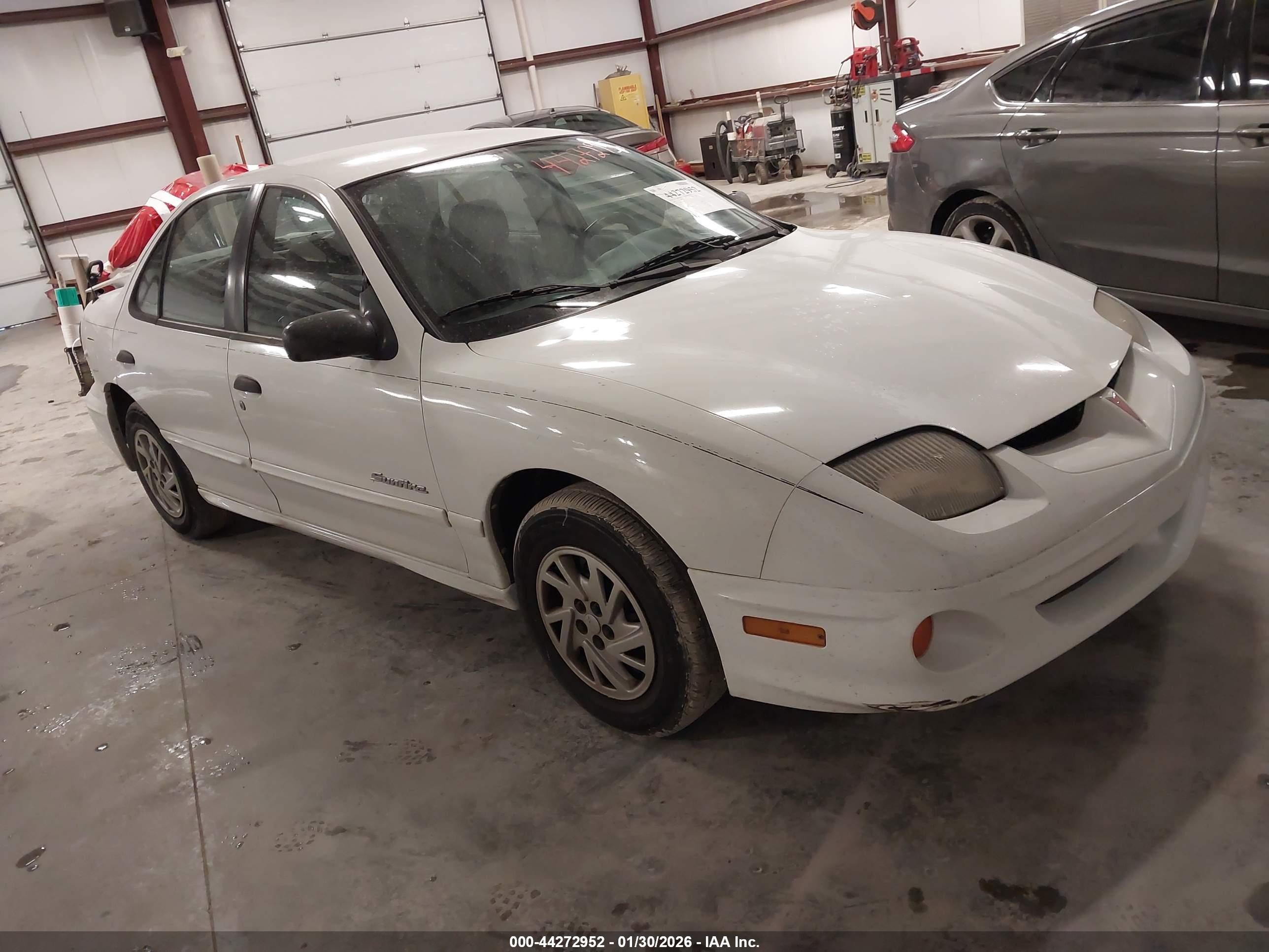 2000 Pontiac Sunfire SE, VIN 1G2JB5241Y7262161 — Front end