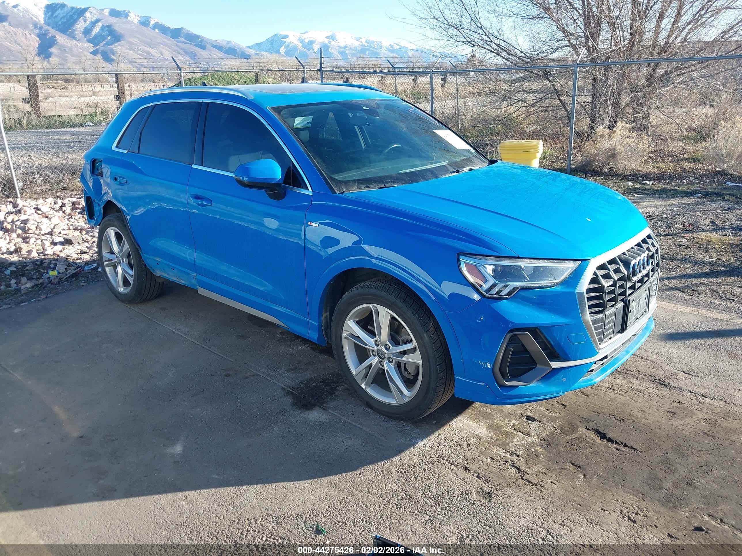2020 Audi Q3 S line Premium Plus, VIN WA1EECF31L1042163 — Бок