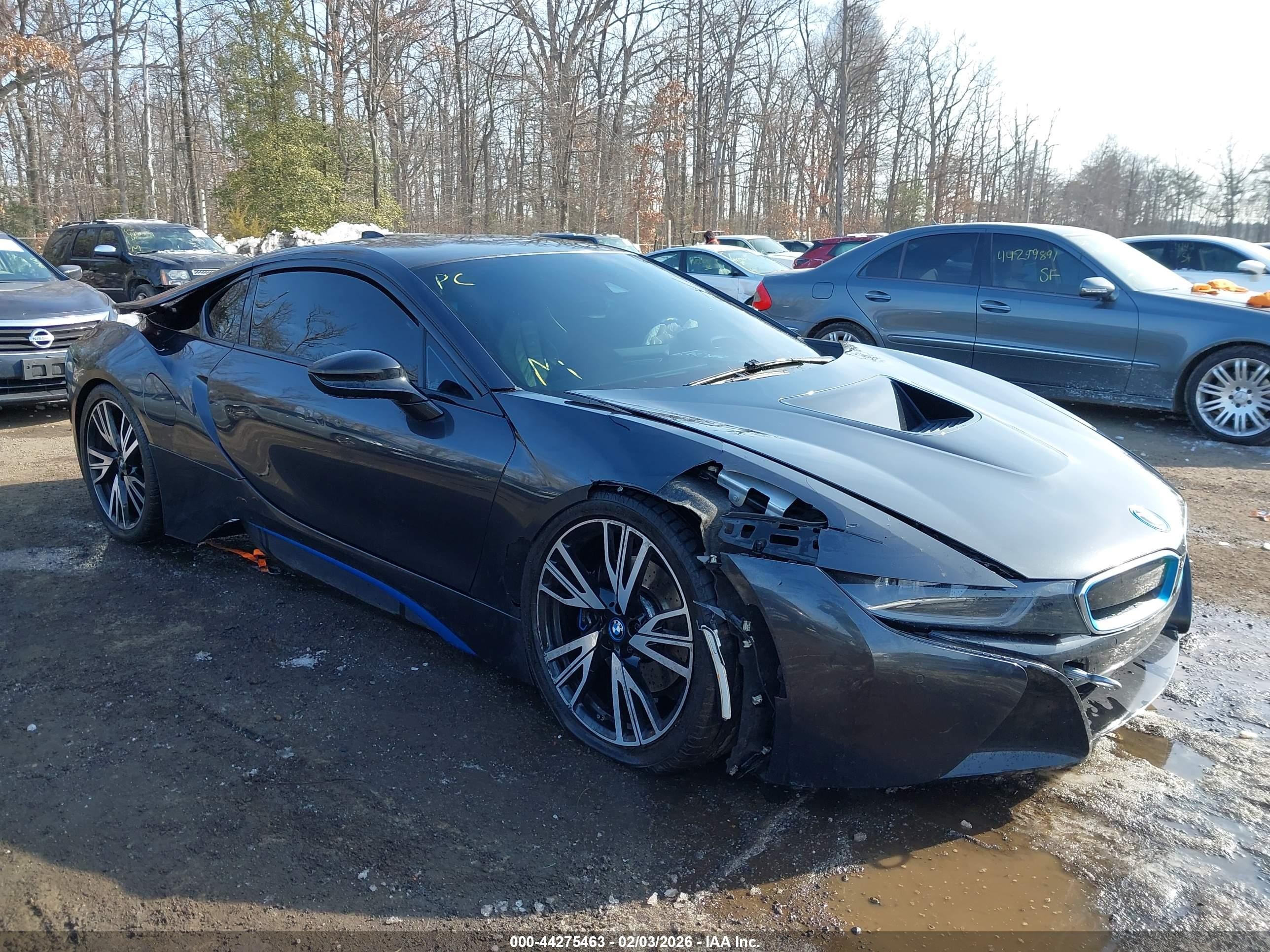 2016 BMW i8, VIN WBY2Z2C57GV675227 — Бок