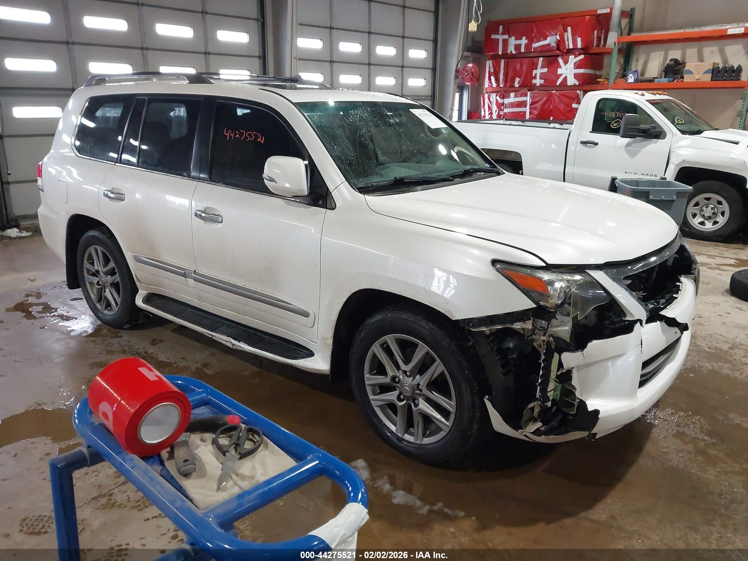 2014 Lexus LX 570, VIN JTJHY7AX8E4157062 — Front end