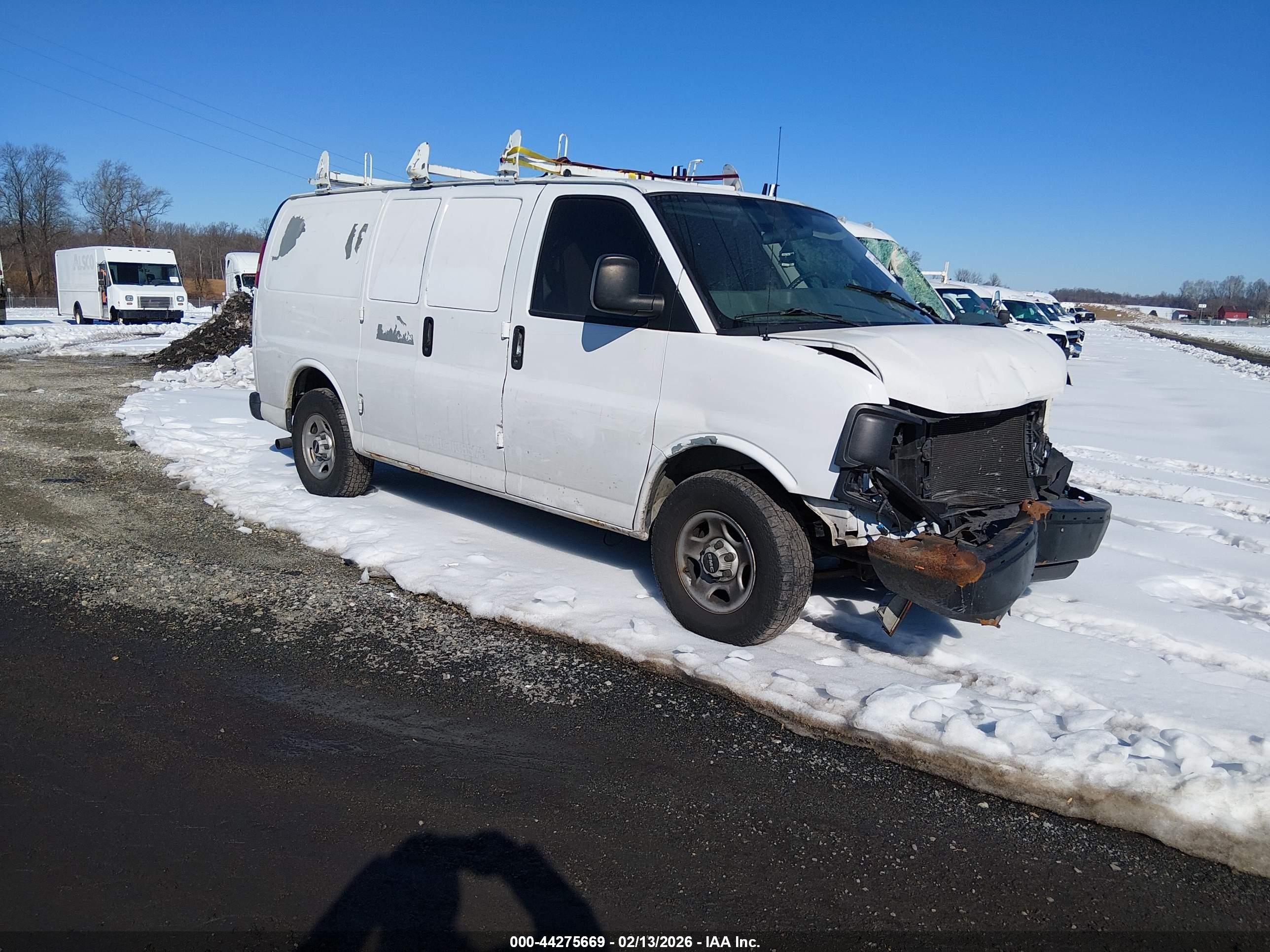 2007 GMC Savana, VIN 1GTFH15TX71171127 — Front end