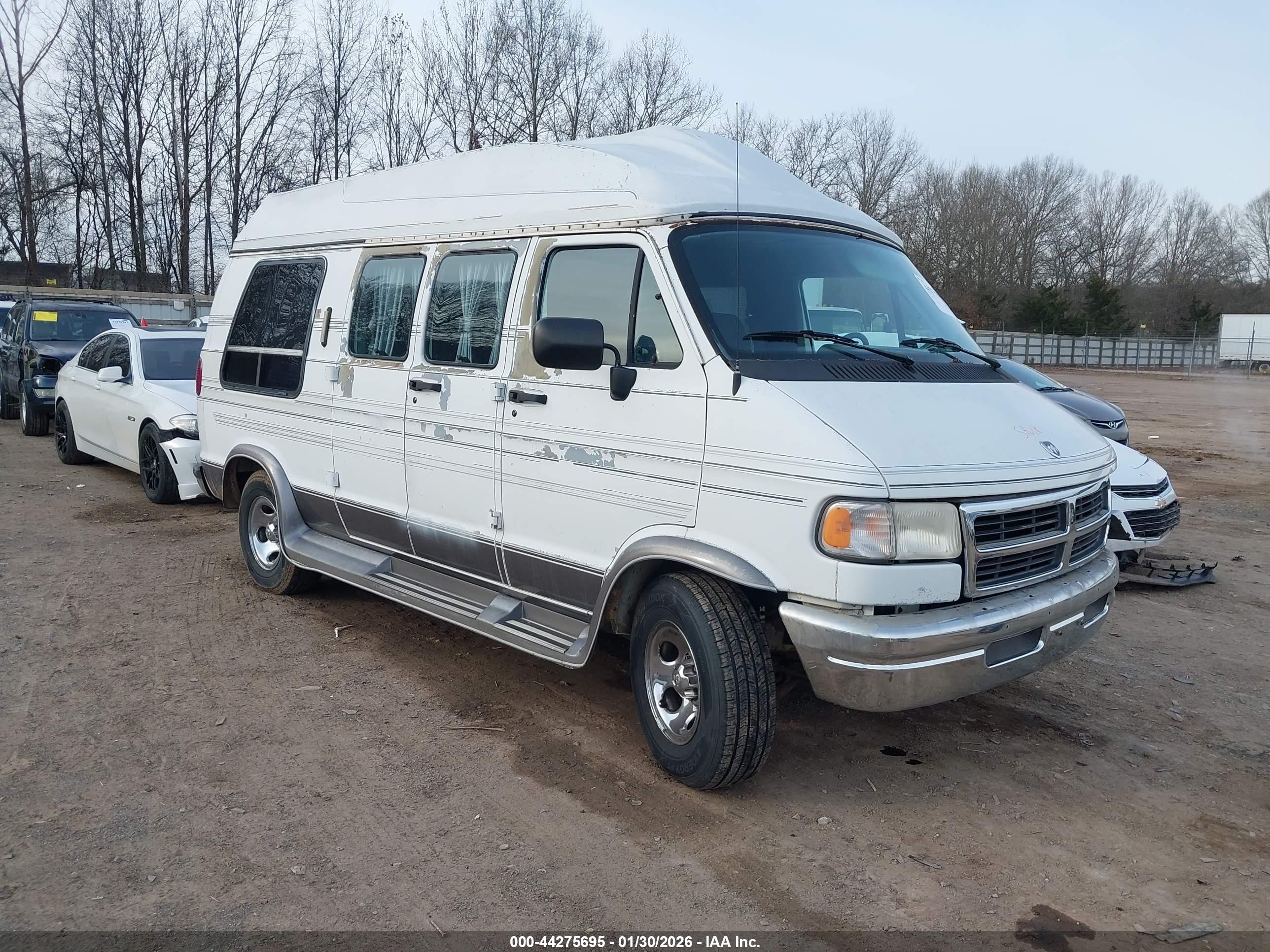 1996 Dodge Cargo, VIN 2B6HB21Y4TK122722 — Front end