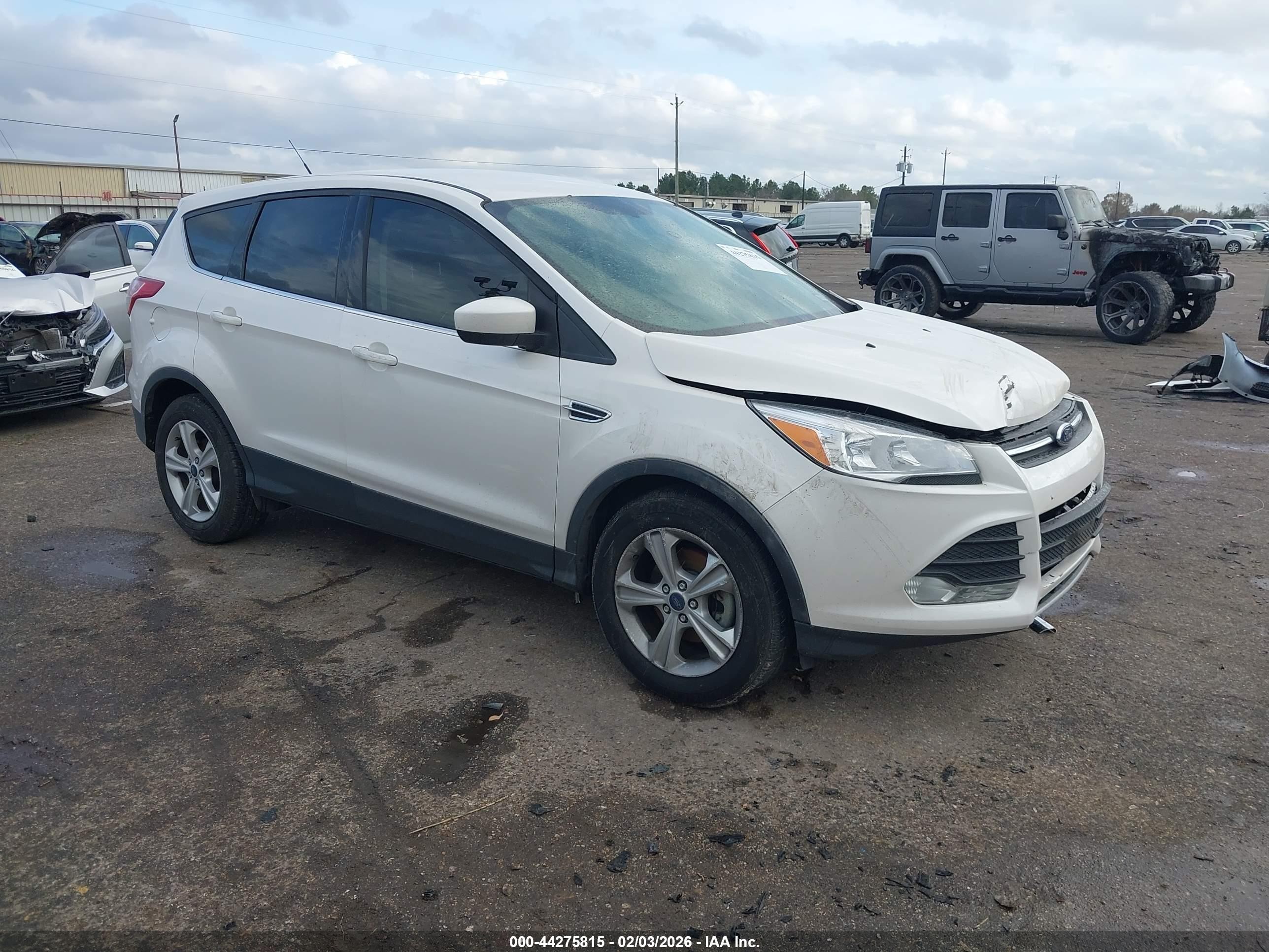 2015 Ford Escape SE, VIN 1FMCU0GX9FUB04942 — Front end