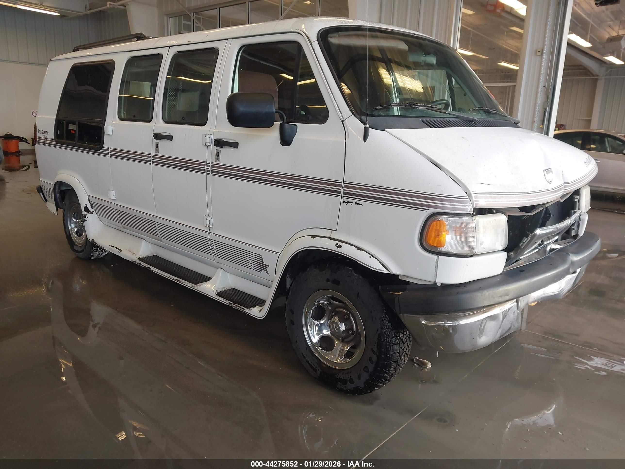 1996 Dodge Cargo, VIN 2B6HB21Y3TK127829 — Front end