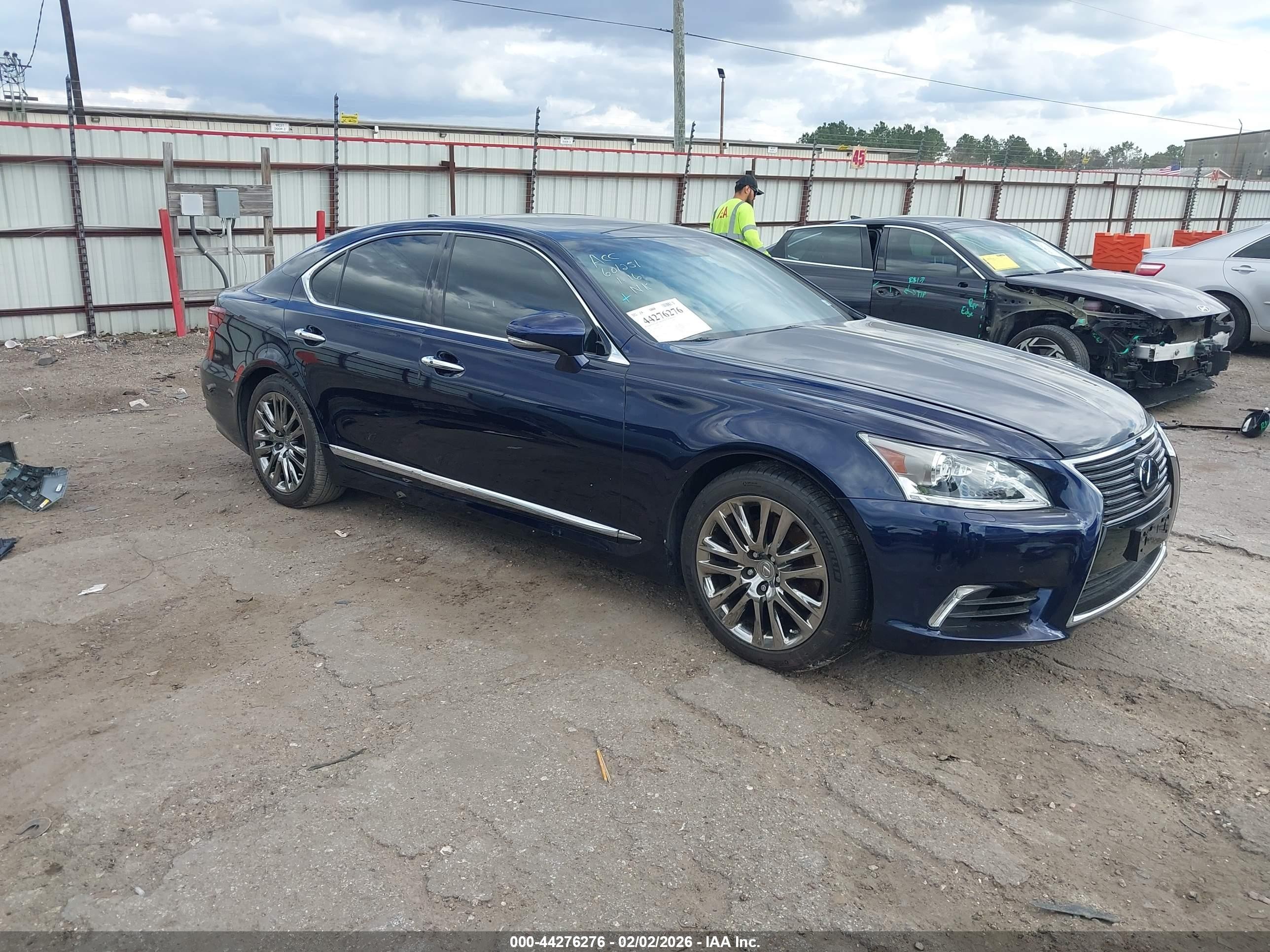2017 Lexus LS 460, VIN JTHBL5EF4H5144819 — Side