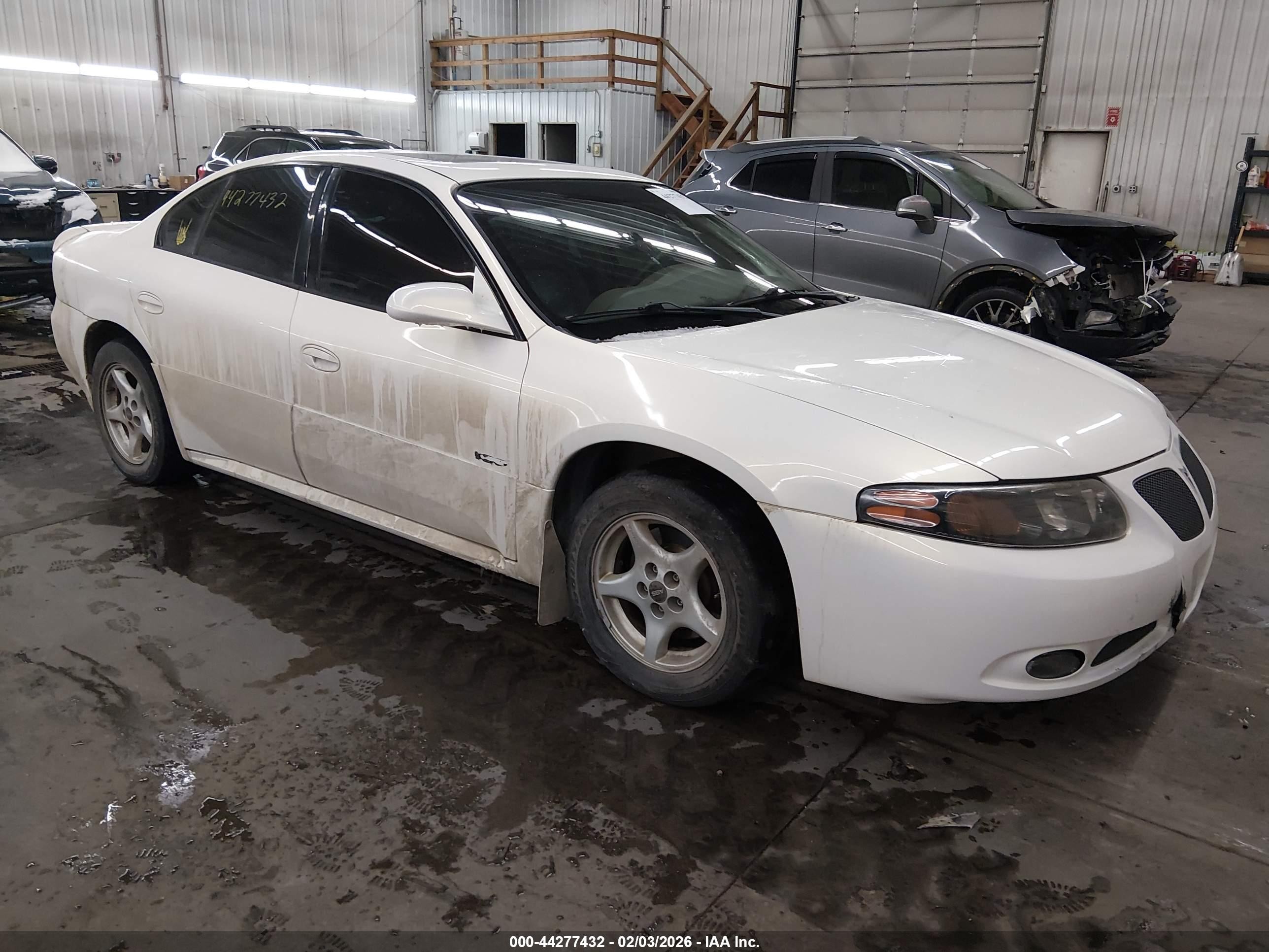 2005 Pontiac Bonneville GXP, VIN 1G2HZ54Y25U137256 — Front end