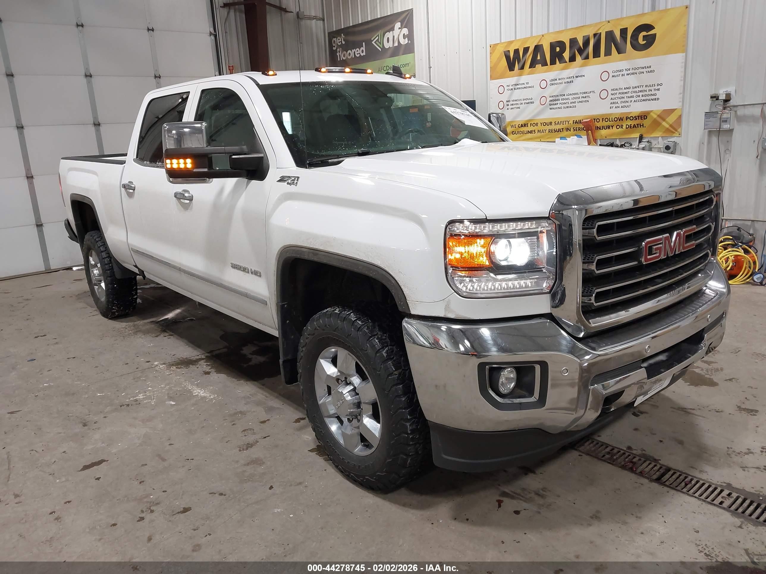2017 GMC Sierra 3500HD SLT, VIN 1GT12XEG8HF208259 — Rear end