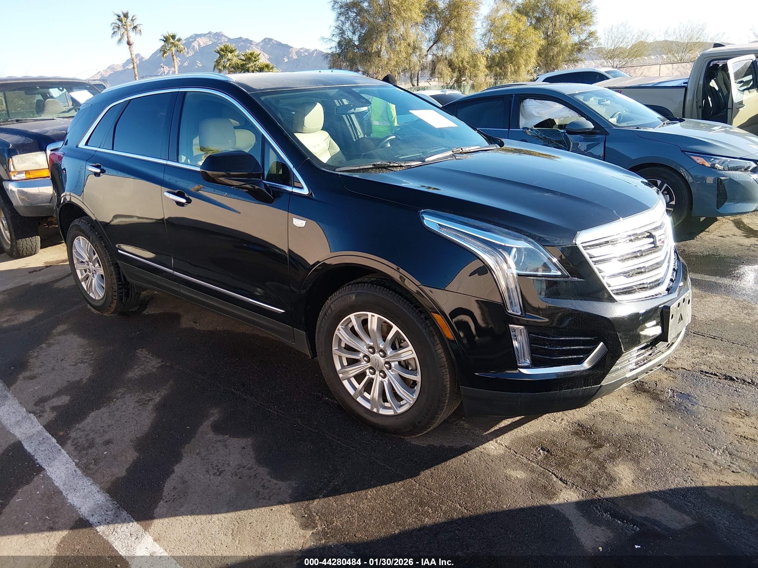 2019 Cadillac XT5 FWD, VIN 1GYKNARS6KZ163281 — Front end
