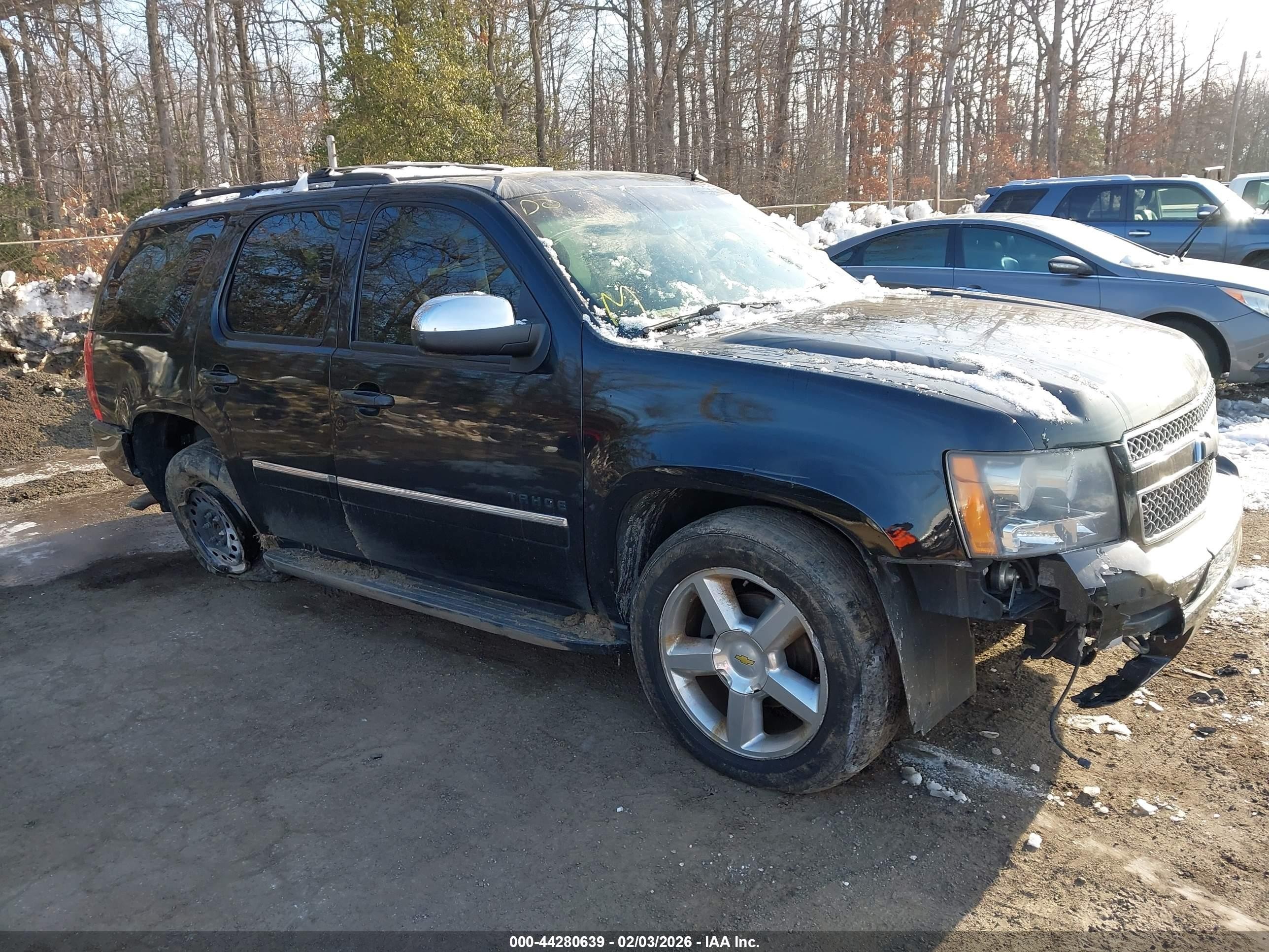 2010 Chevrolet Tahoe LTZ, VIN 1GNUKCE0XAR242420 — Front end
