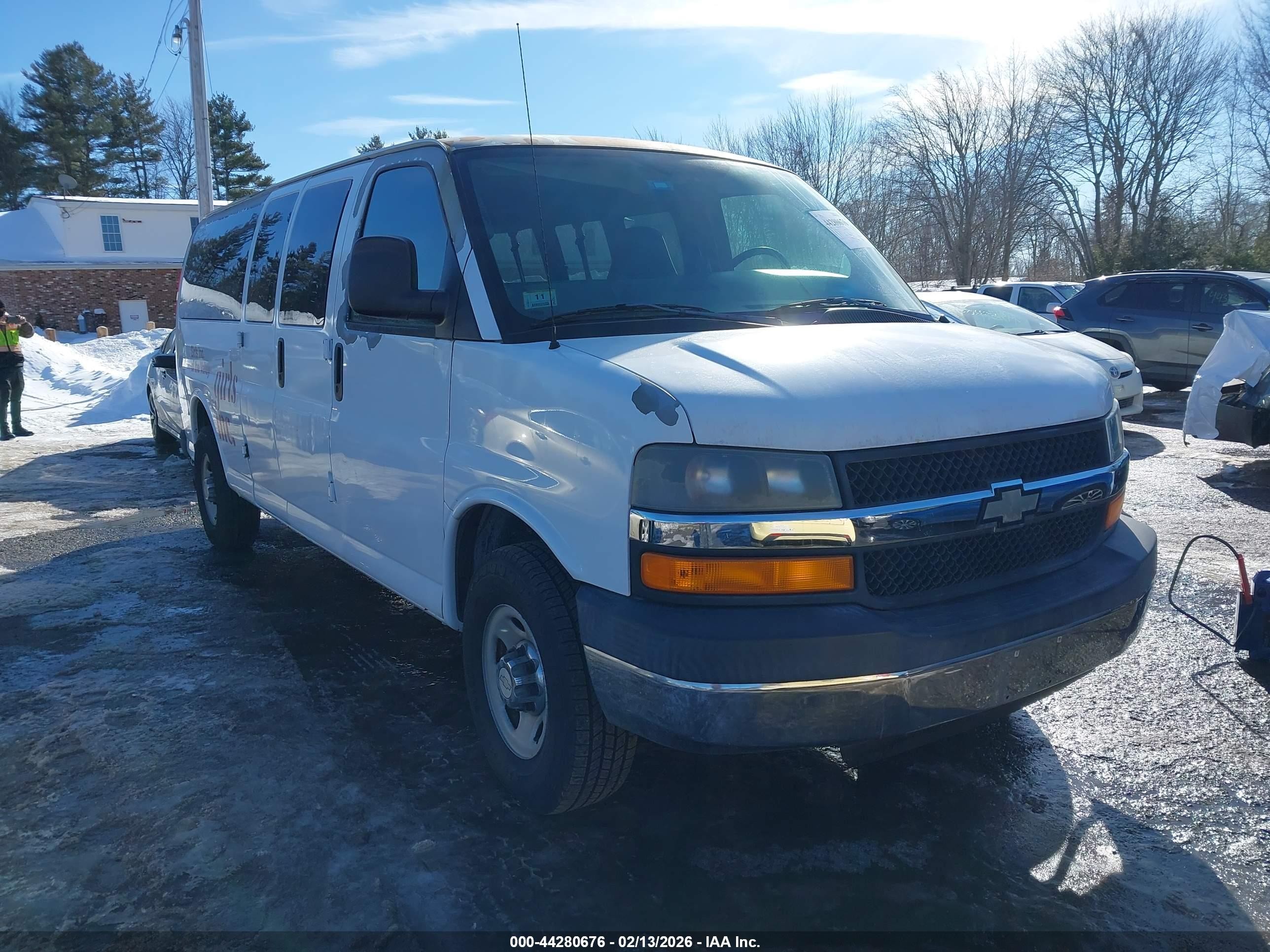 2007 Chevrolet Express Passenger, VIN 1GAHG39U571242236 — Rear end
