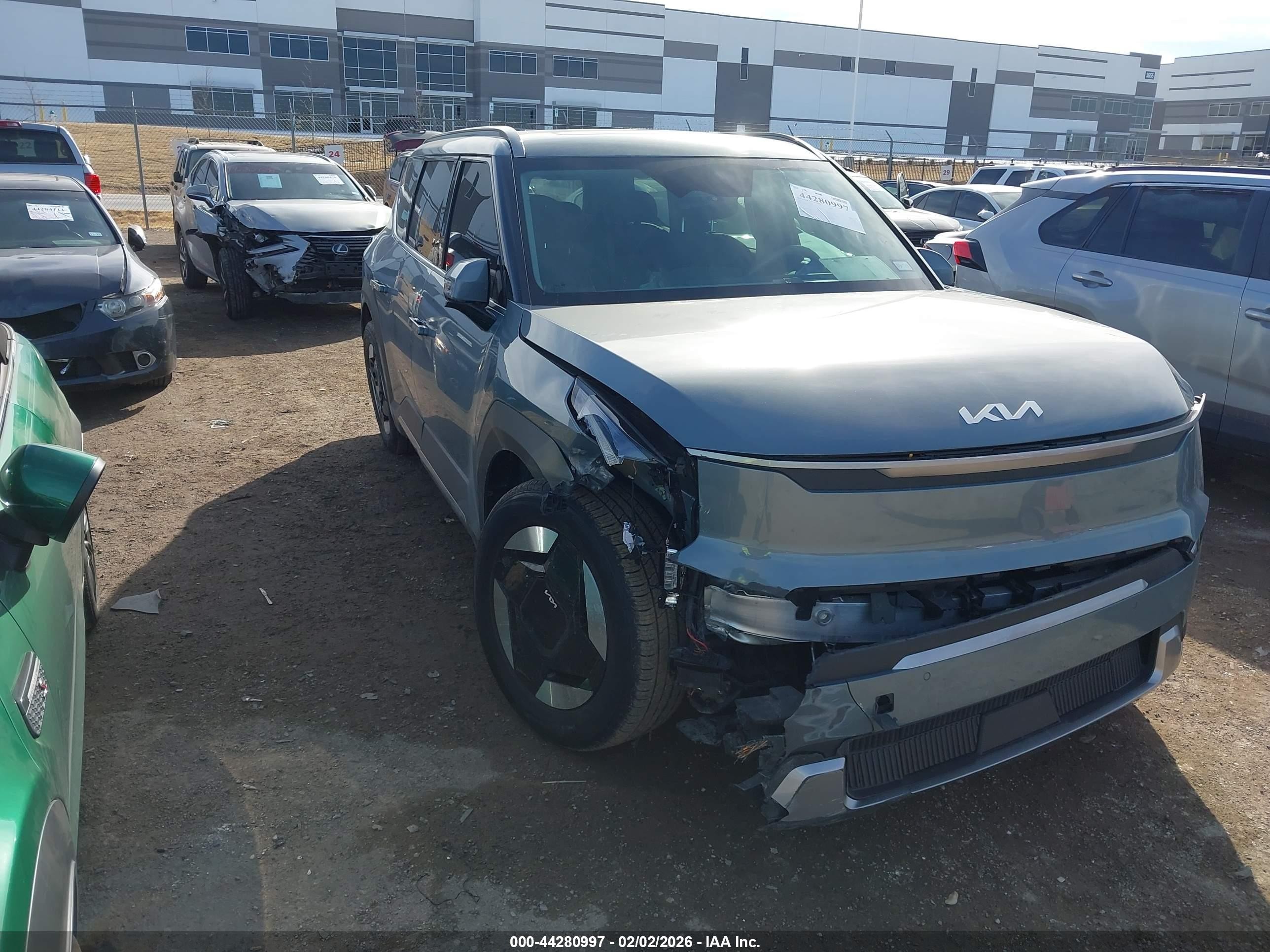 2024 Kia EV9 Wind, VIN KNDAFFS55R6037165 — Front end