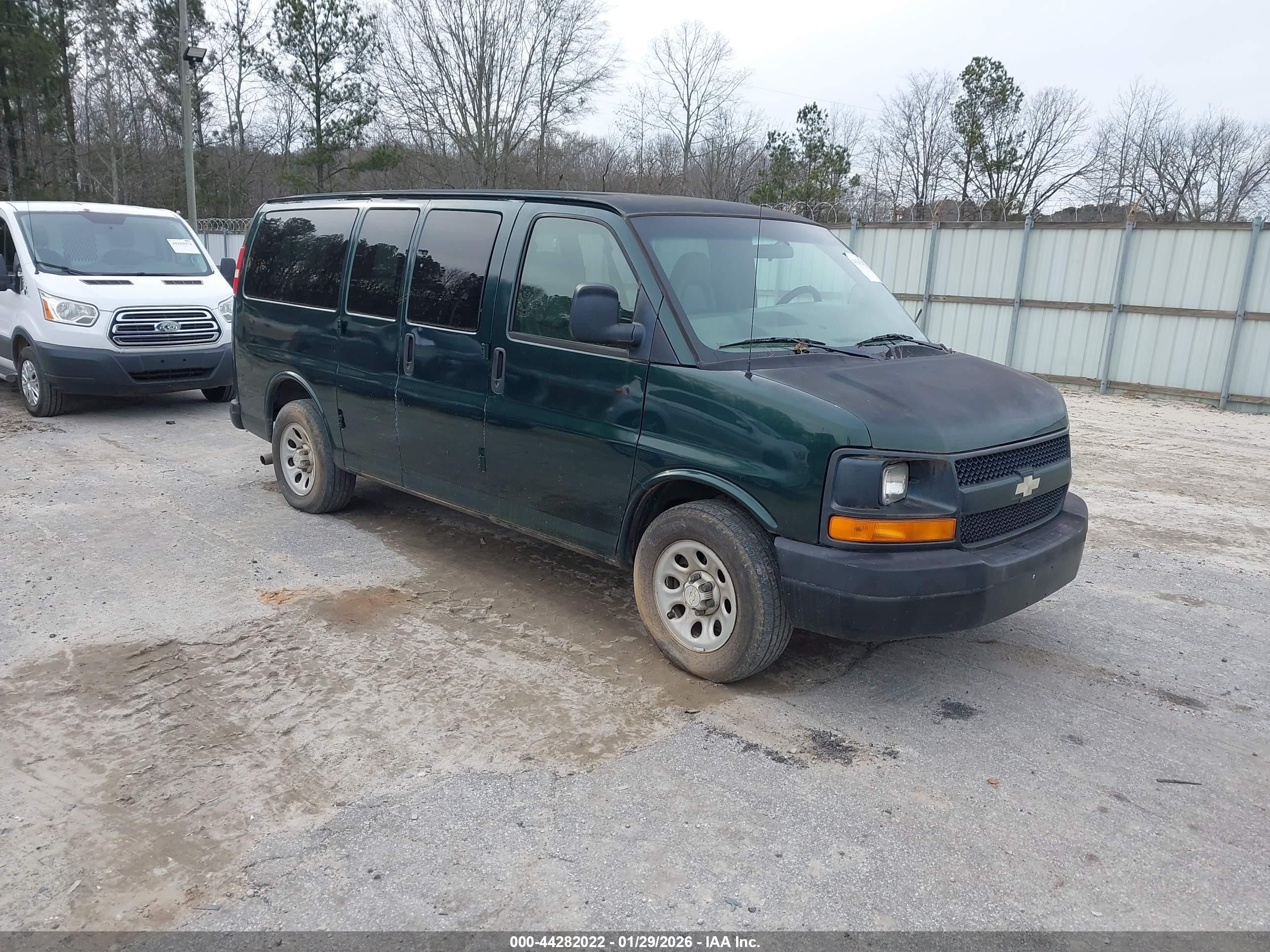 2009 Chevrolet Express 1500, VIN 1GNFG154191161706 — Side
