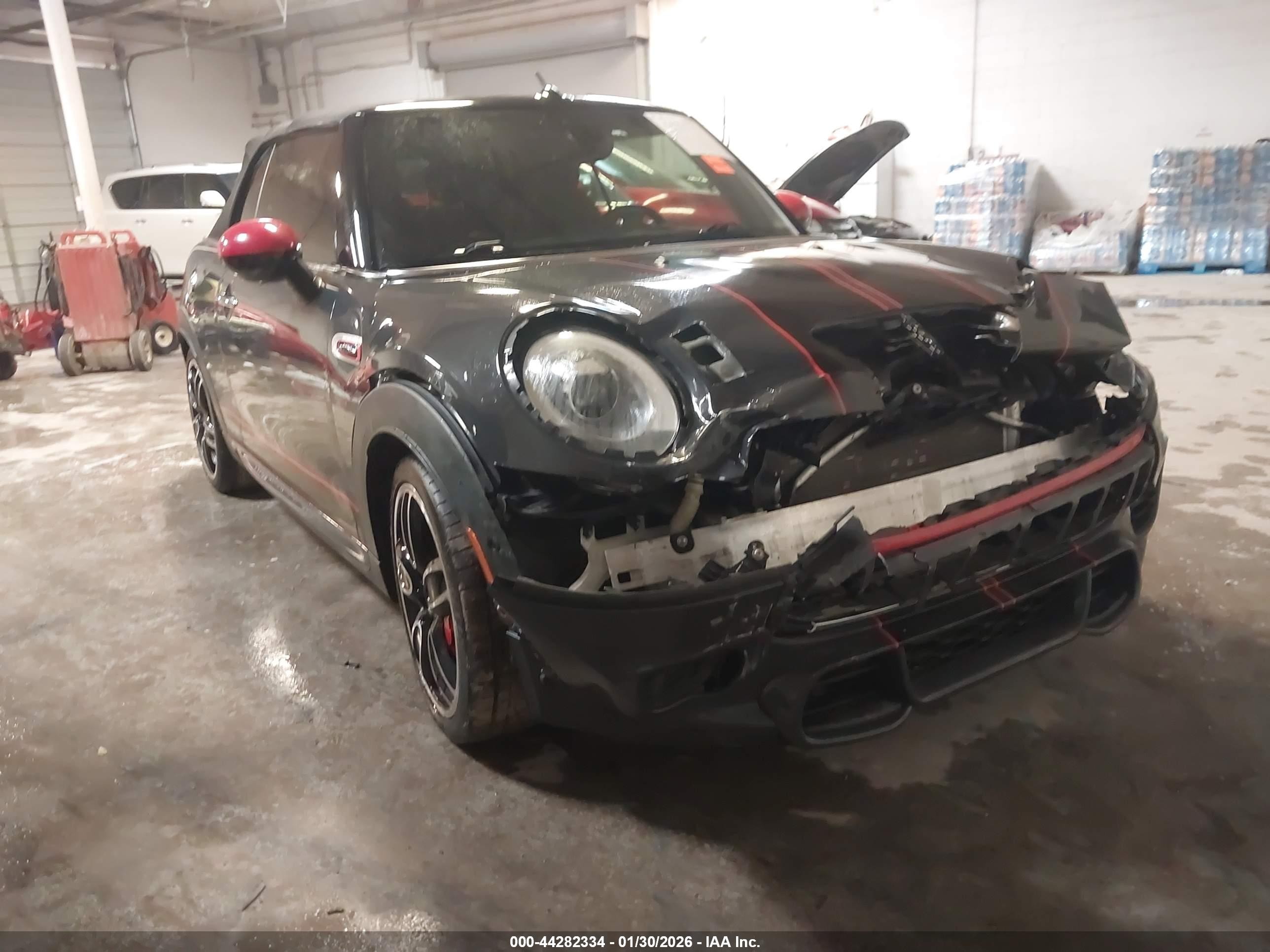 2018 MINI Convertible, VIN WMWWH9C56J3A78457 — Перед
