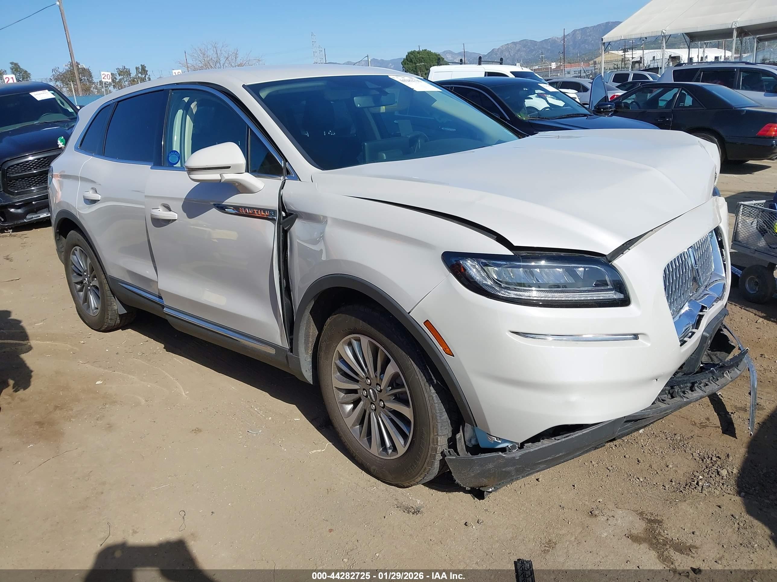 2022 Lincoln Nautilus Standard, VIN 2LMPJ6J96NBL17623 — Front end
