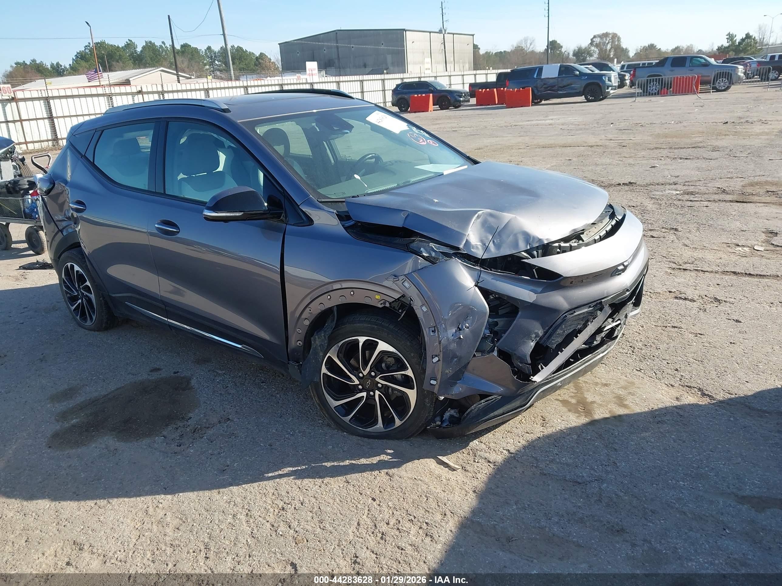 2023 Chevrolet Bolt EUV Premier, VIN 1G1FZ6S00P4112941 — Front end