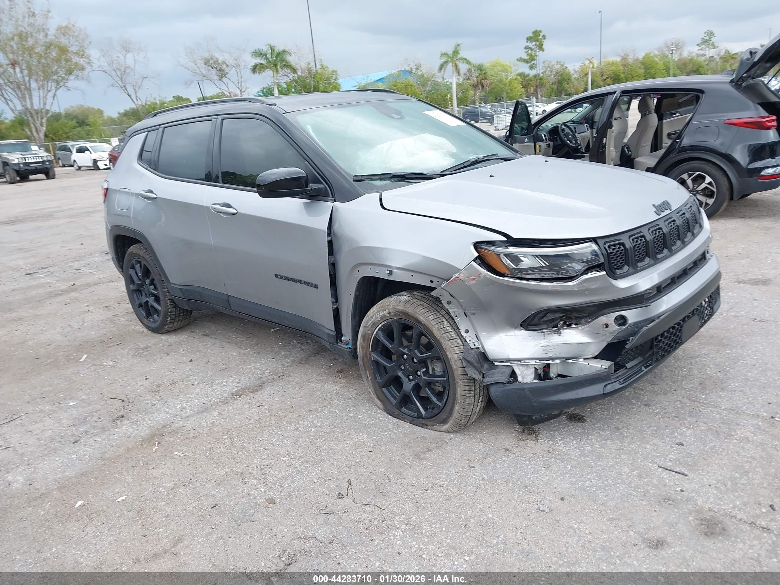 2023 Jeep Compass Latitude, VIN 3C4NJDBN8PT508006 — Front end