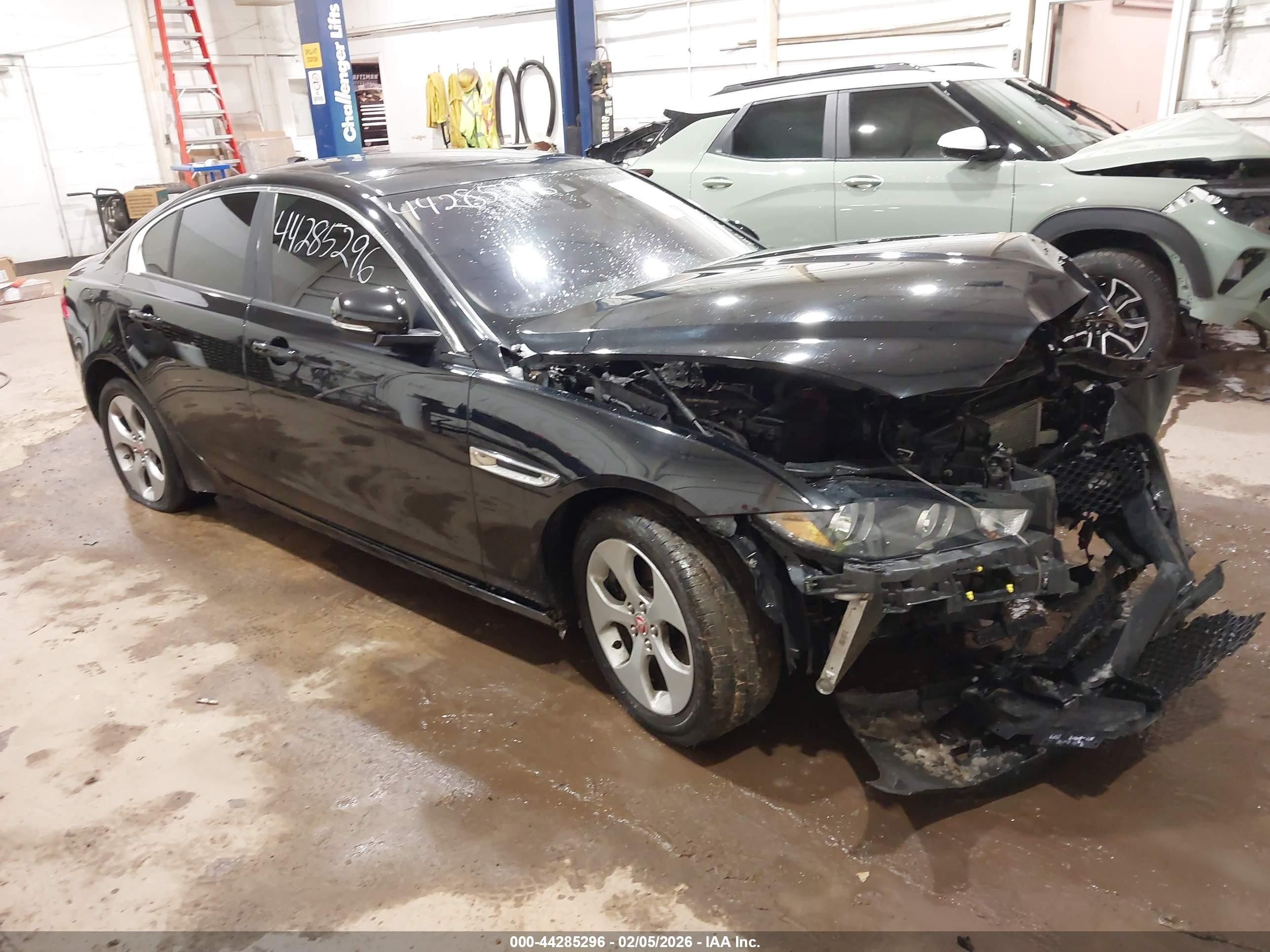 2018 Jaguar XE 25t, VIN SAJAR4FX0JCP39263 — Front end