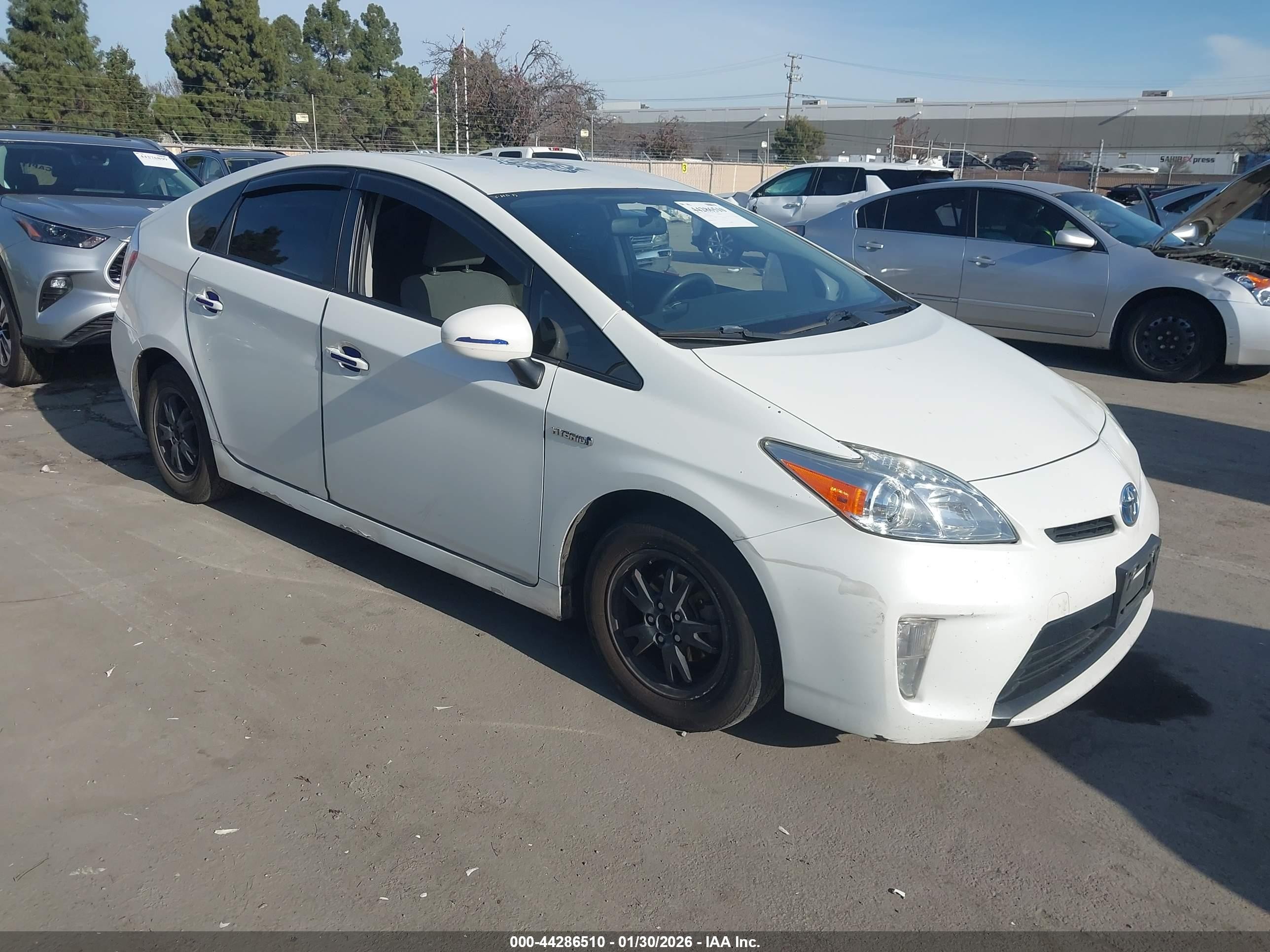 2015 Toyota Prius Two, VIN JTDKN3DU1F2000580 — Rear end