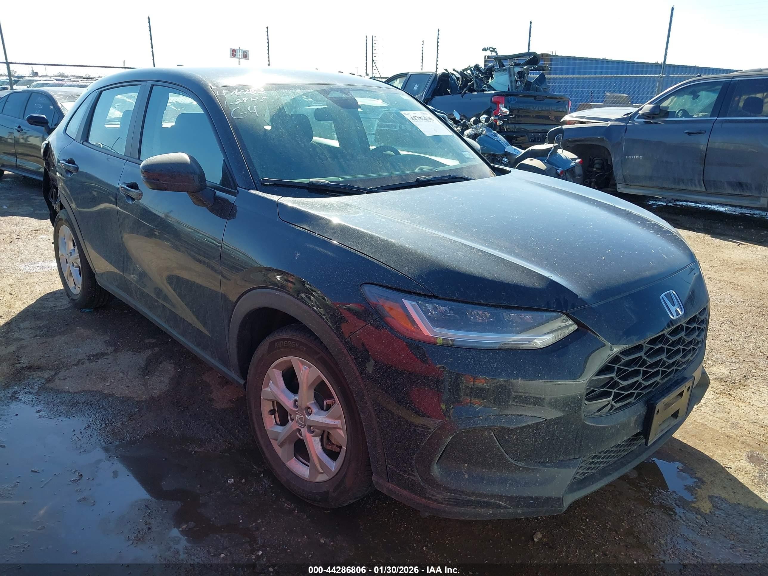 2025 Honda HR-V LX, VIN 3CZRZ1H32SM717818 — Зад