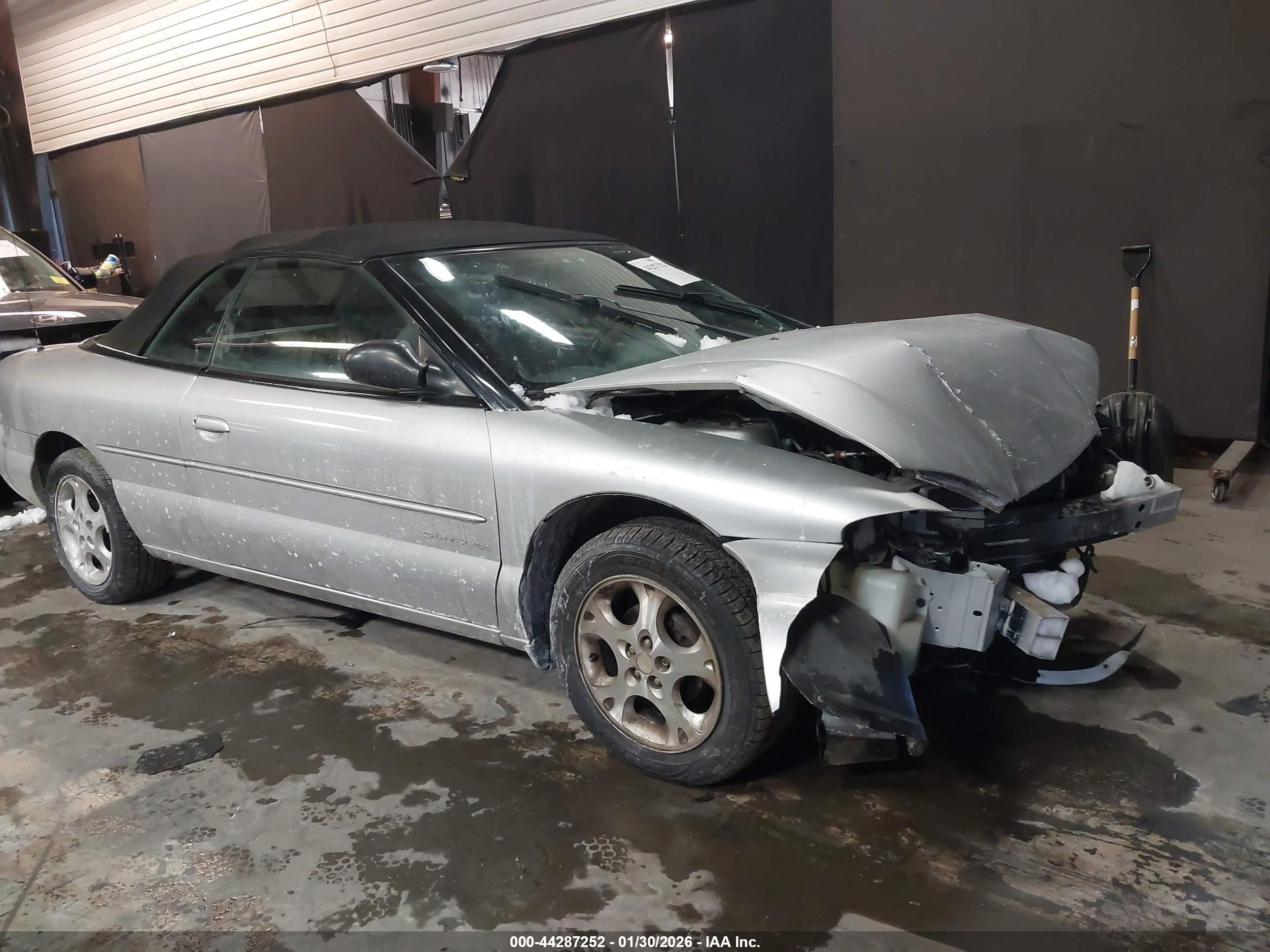 2000 Chrysler Sebring JXi, VIN 3C3EL55H4YT276502 — Front end