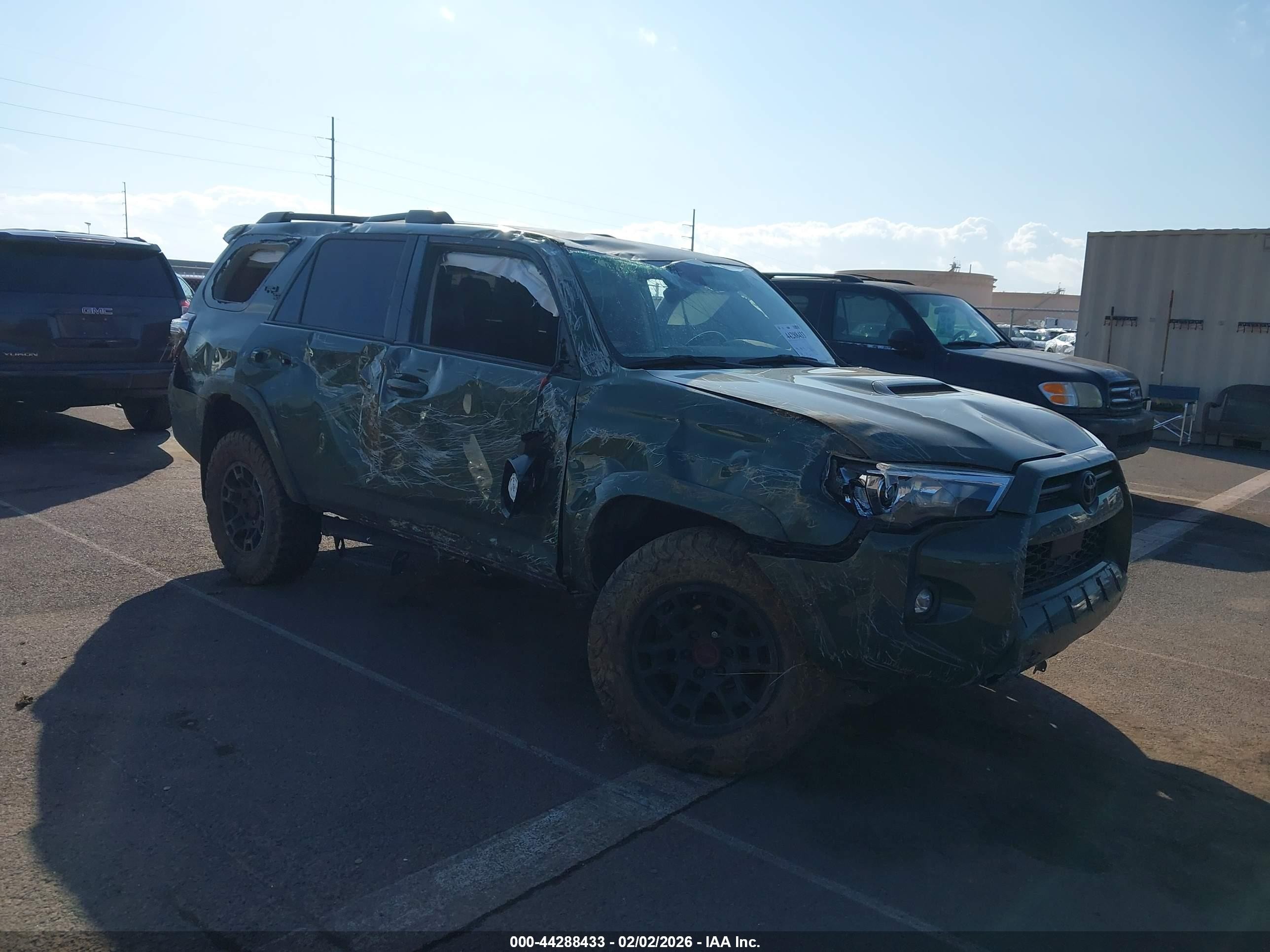 2022 Toyota 4Runner TRD Off Road Premium, VIN JTERU5JR1N6000174 — Бок