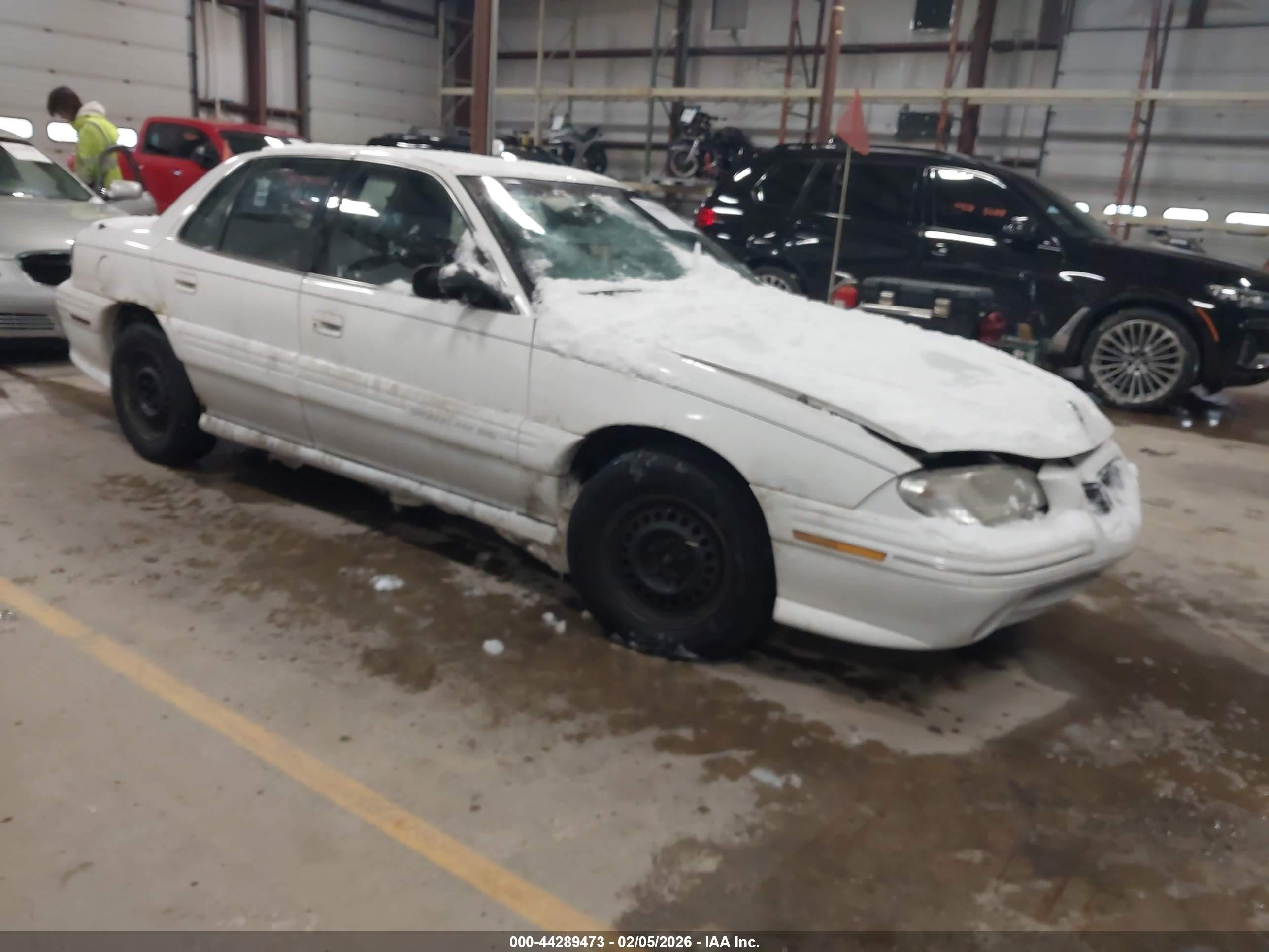 1997 Pontiac Grand Am SE, VIN 1G2NE52T4VC851790 — Front end