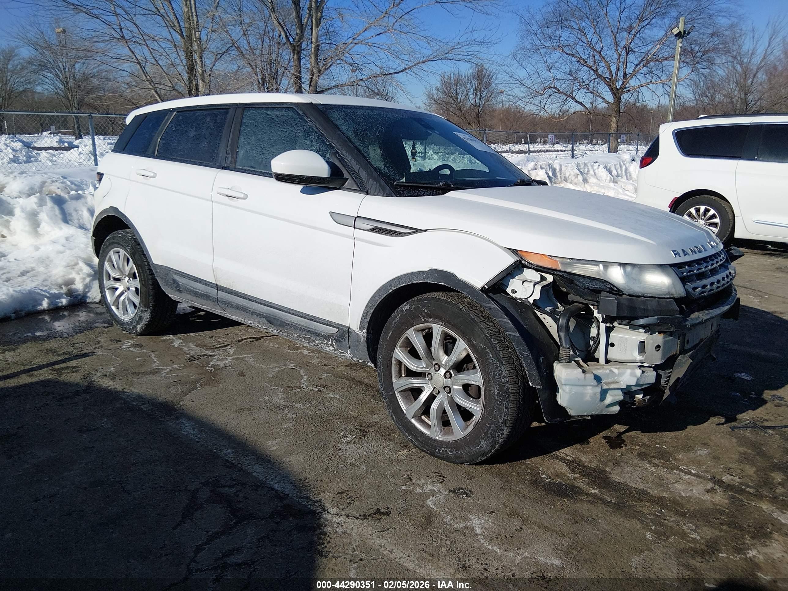 2015 Land Rover Range Rover Evoque Pure, VIN SALVN2BG2FH009606 — Front end
