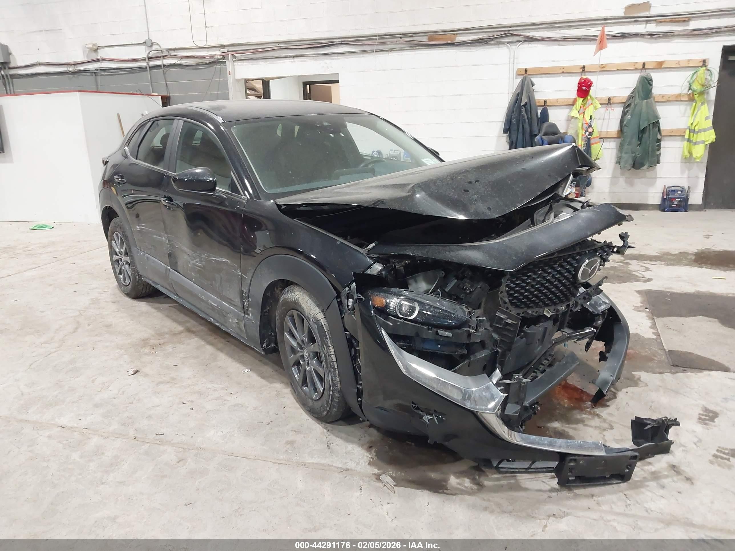 2021 Mazda CX-30 S, VIN 3MVDMBAL4MM212623 — Front end
