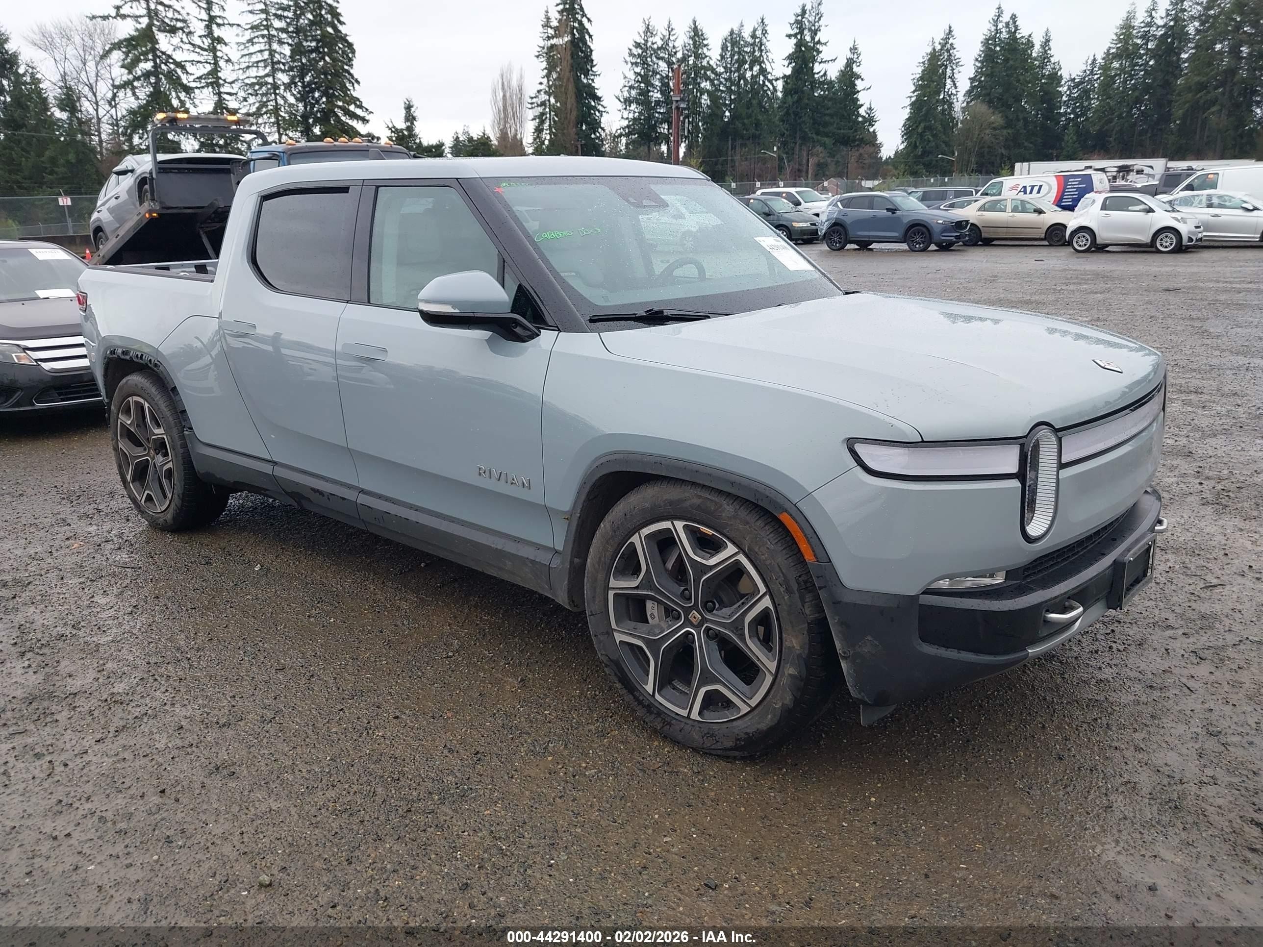 2024 Rivian R1T Adventure, VIN 7FCTGBAA4RN031306 — Rear end