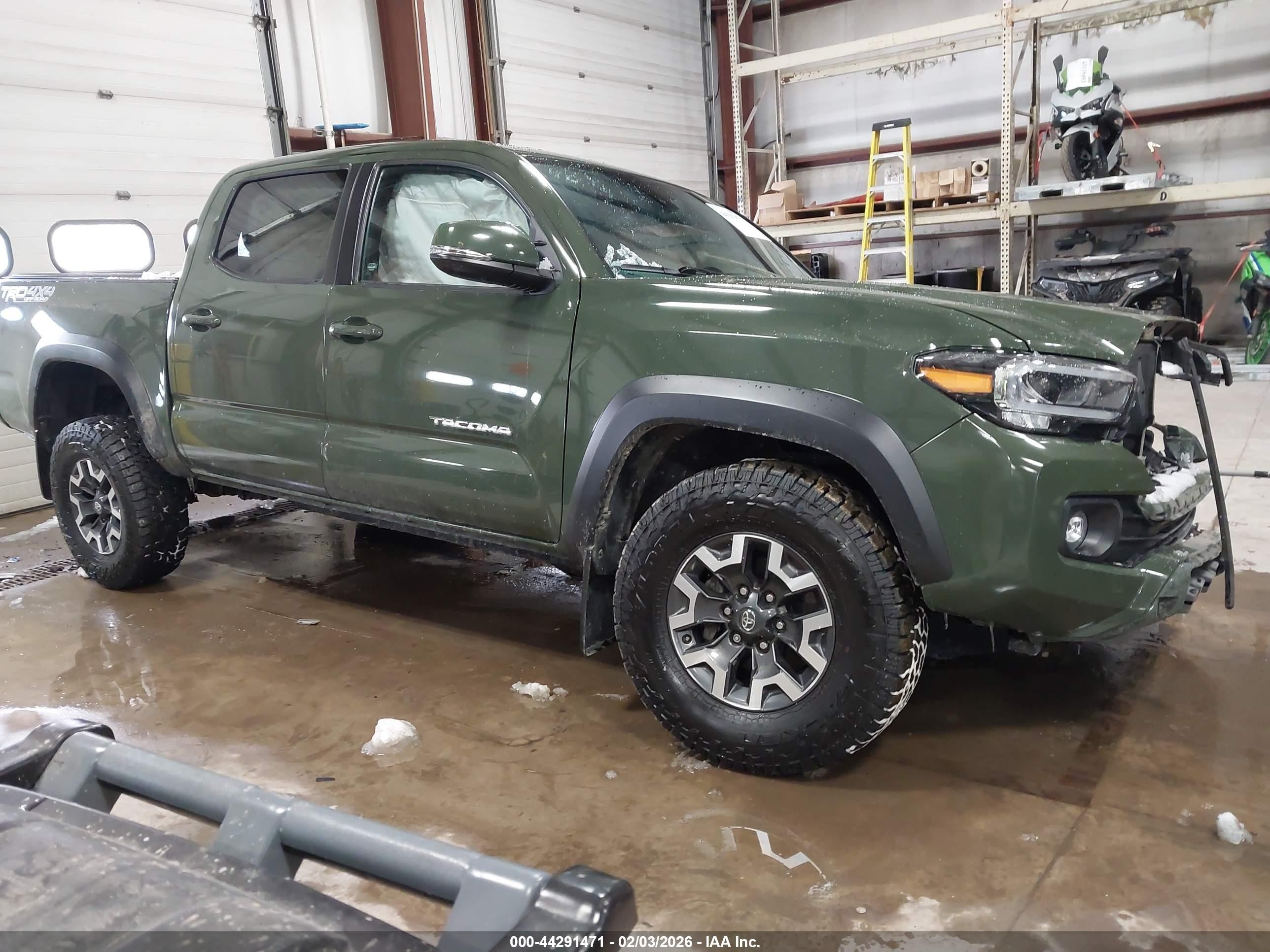2021 Toyota Tacoma TRD Sport, VIN 3TMCZ5AN0MM411301 — Front end