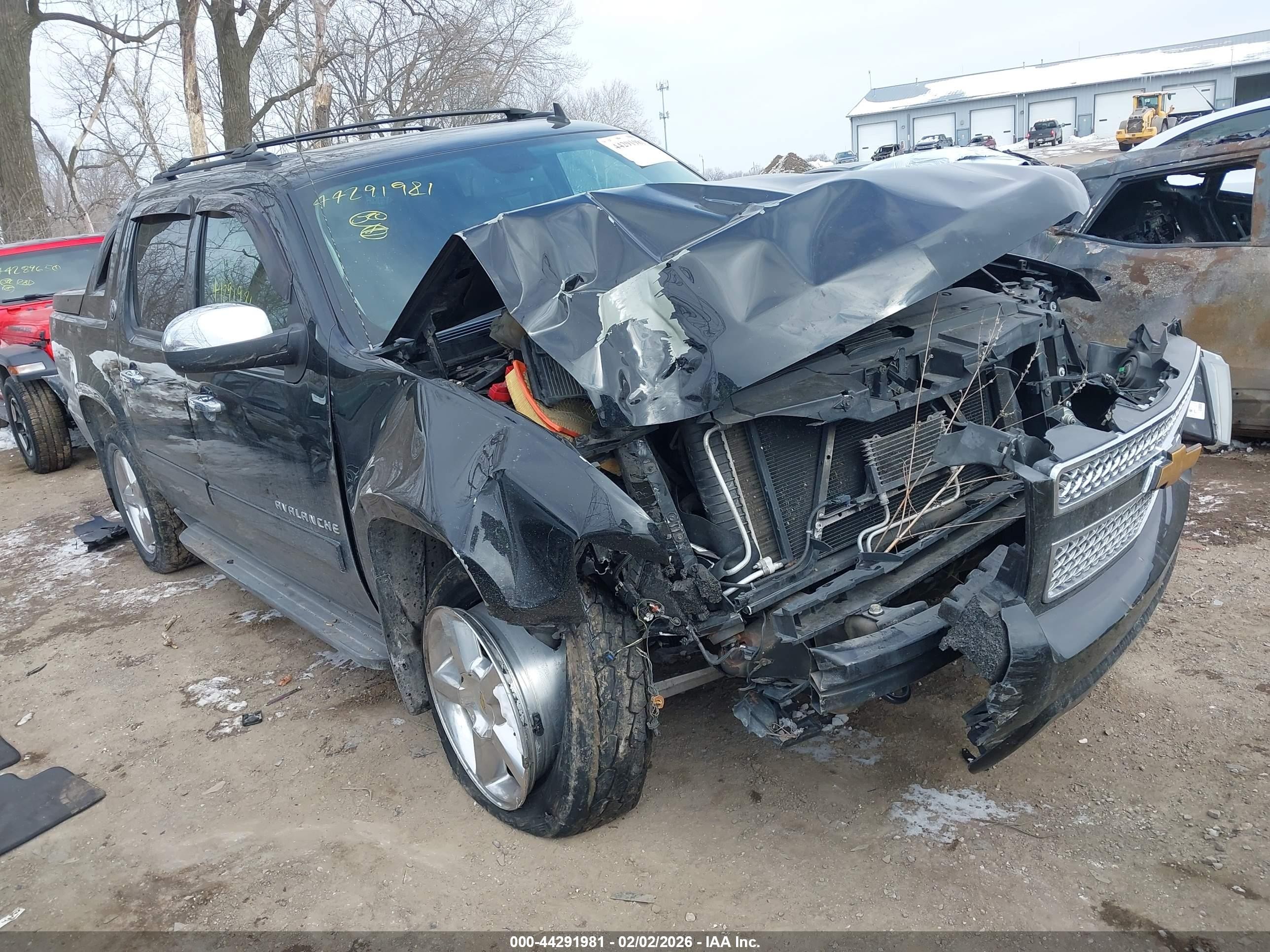 2013 Chevrolet Avalanche LT, VIN 3GNTKFE78DG333197 — Front end
