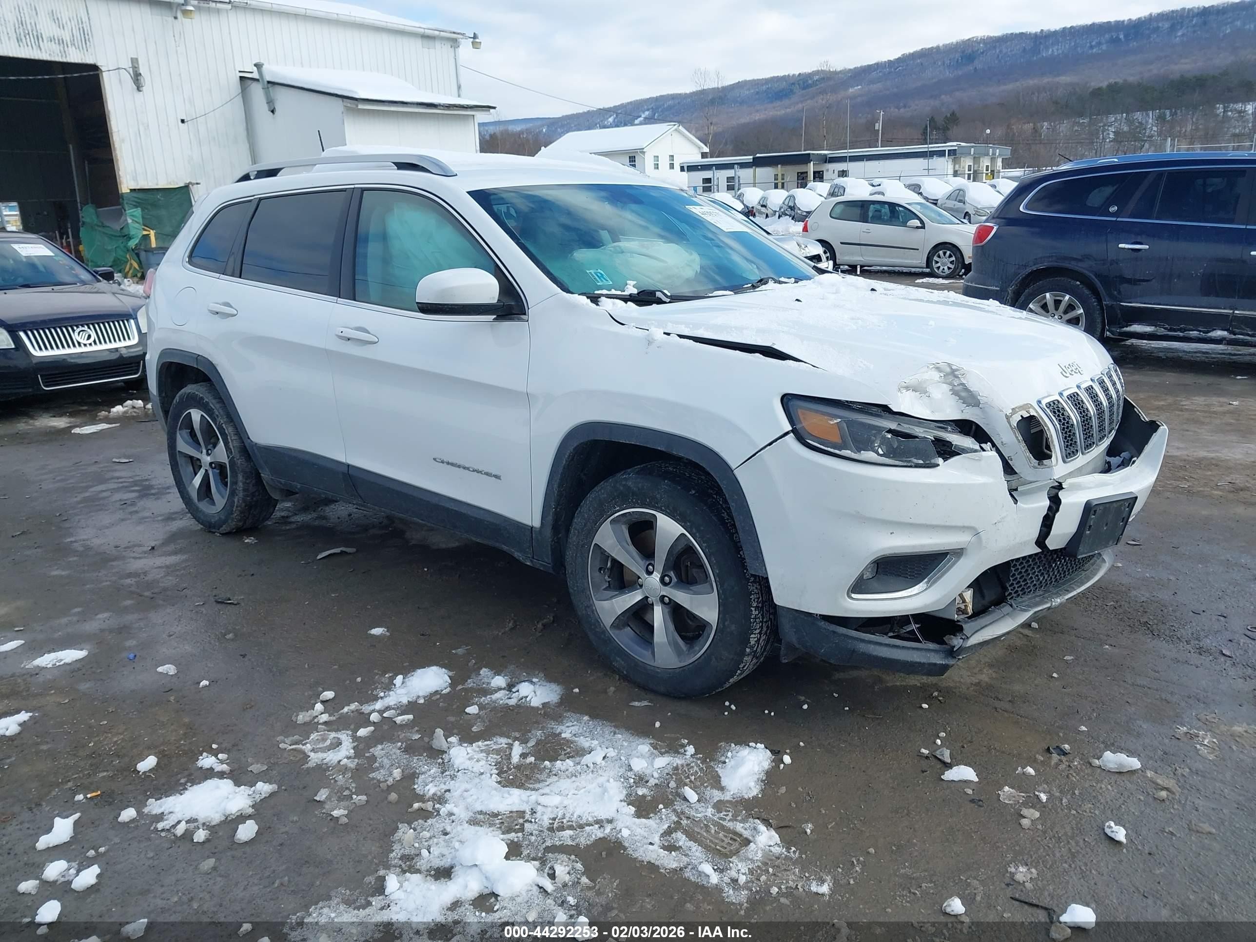 2019 Jeep Cherokee Limited, VIN 1C4PJMDX2KD113812 — Front end