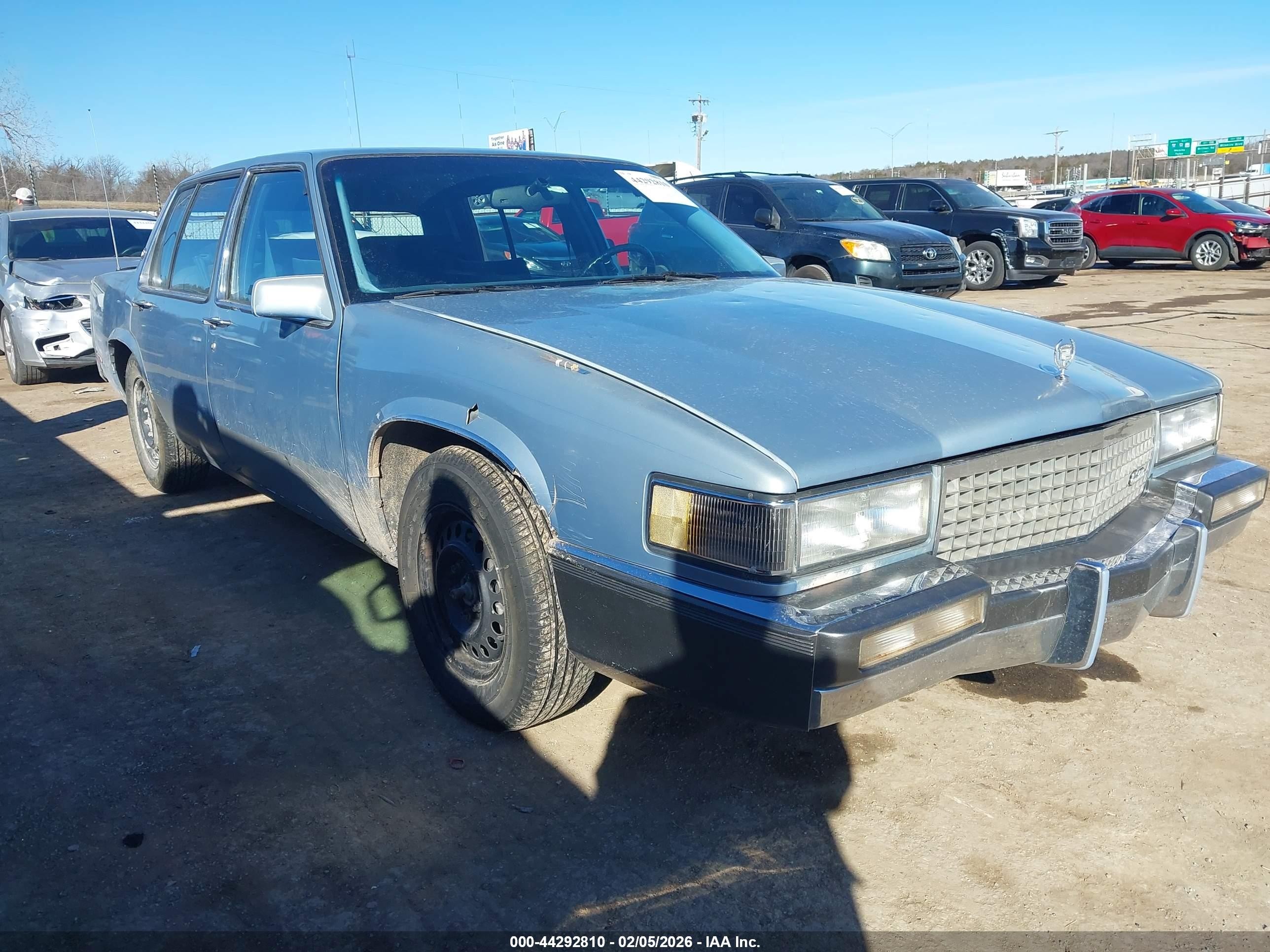 1990 Cadillac DeVille, VIN 1G6CD5332L4306895 — Rear end