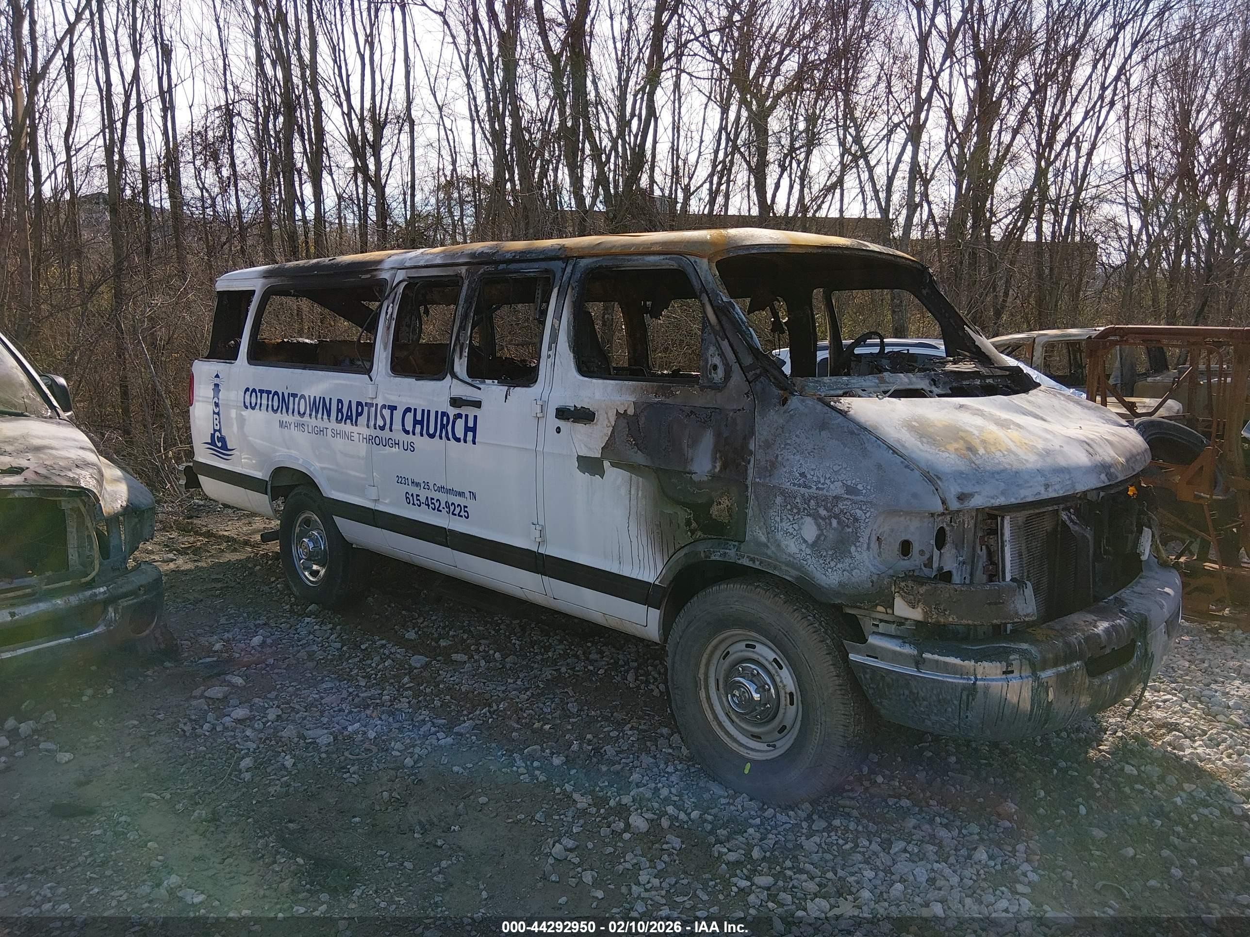 1999 Dodge Passenger, VIN 2B5WB35Z5XK564080 — Пожар в моторном отсеке