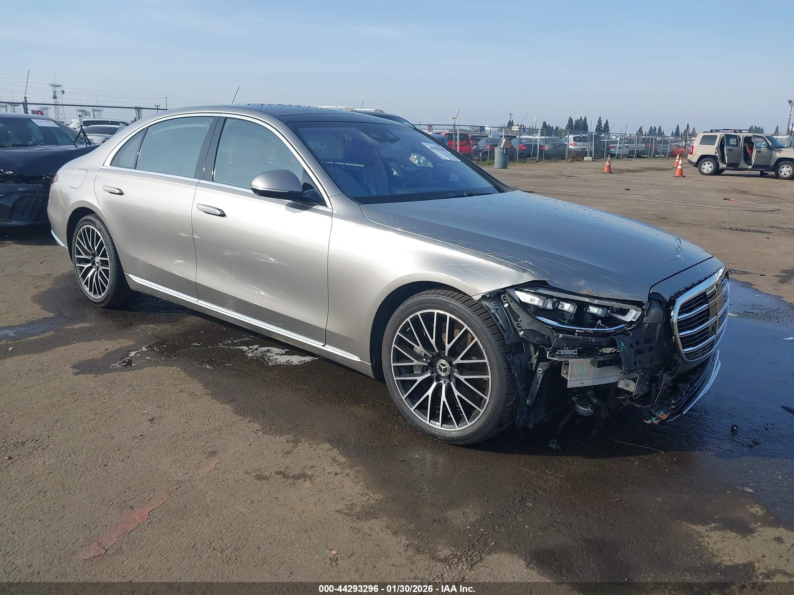2021 Mercedes-Benz S 580, VIN W1K6G7GB8MA045120 — Front end