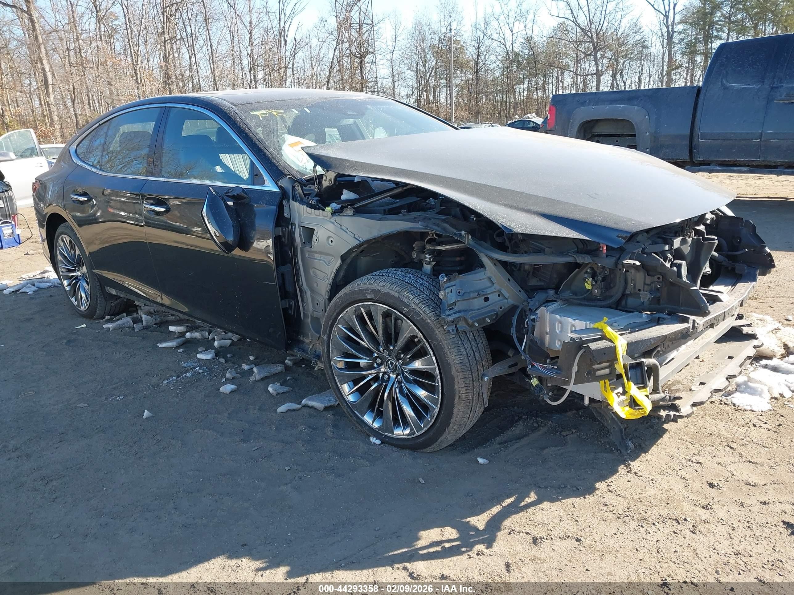 2020 Lexus LS 500, VIN JTHD51GF2L5008027 — Front end