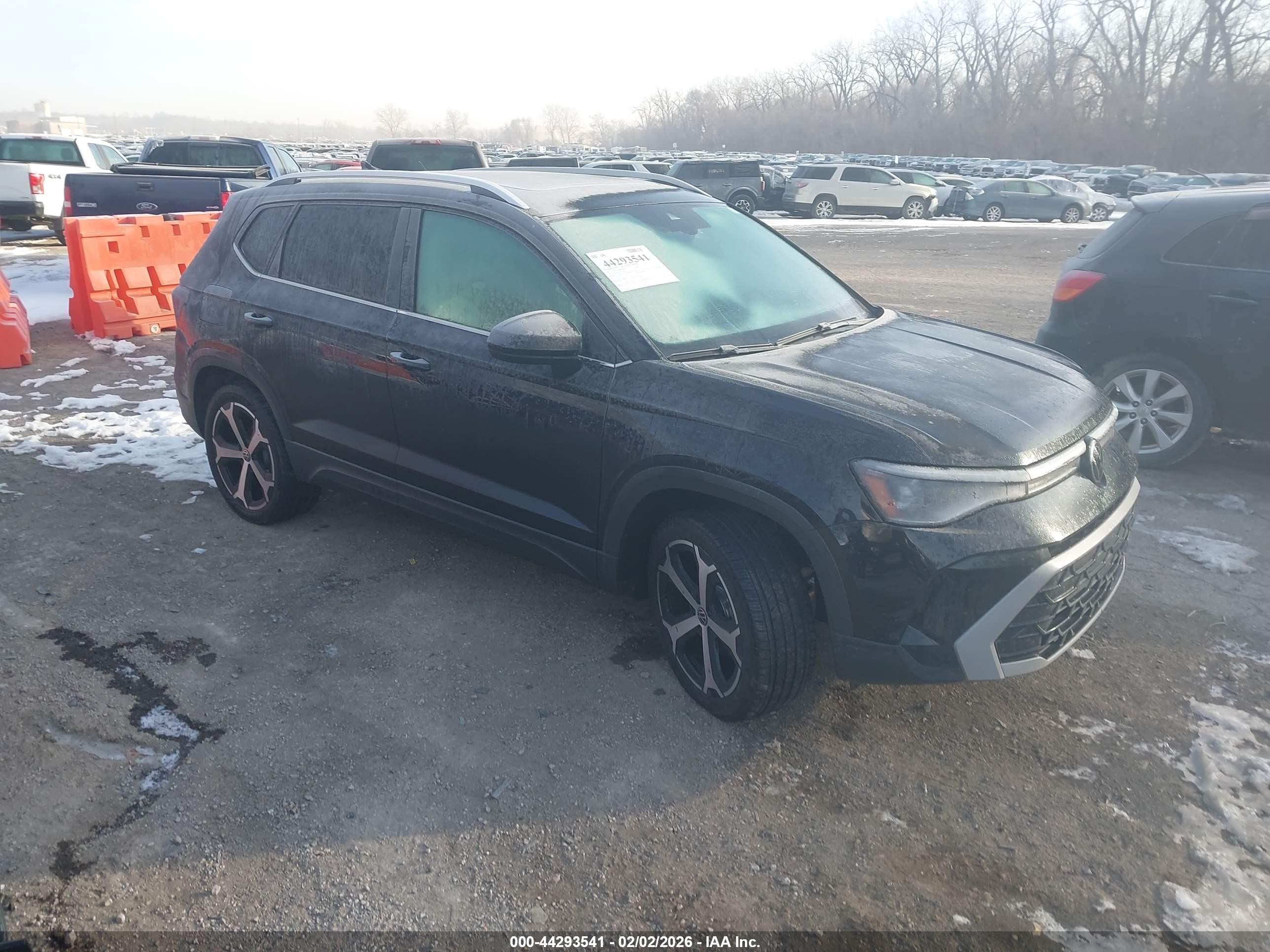 2025 Volkswagen Taos SEL, VIN 3VV4C7B21SM051900 — Обычный износ