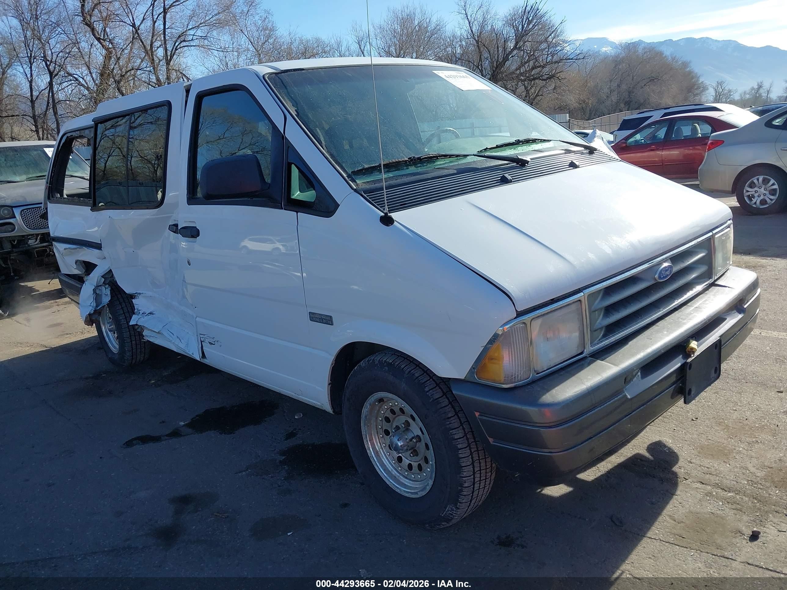 1996 Ford Aerostar Eddie Bauer, VIN 1FMDA41X0TZC04472 — Side