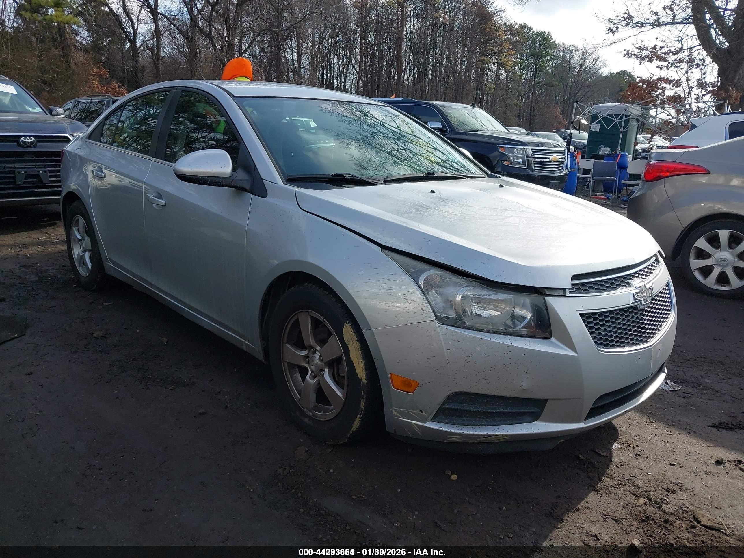 2014 Chevrolet Cruze 1LT, VIN 1G1PC5SB3E7270784 — Бок