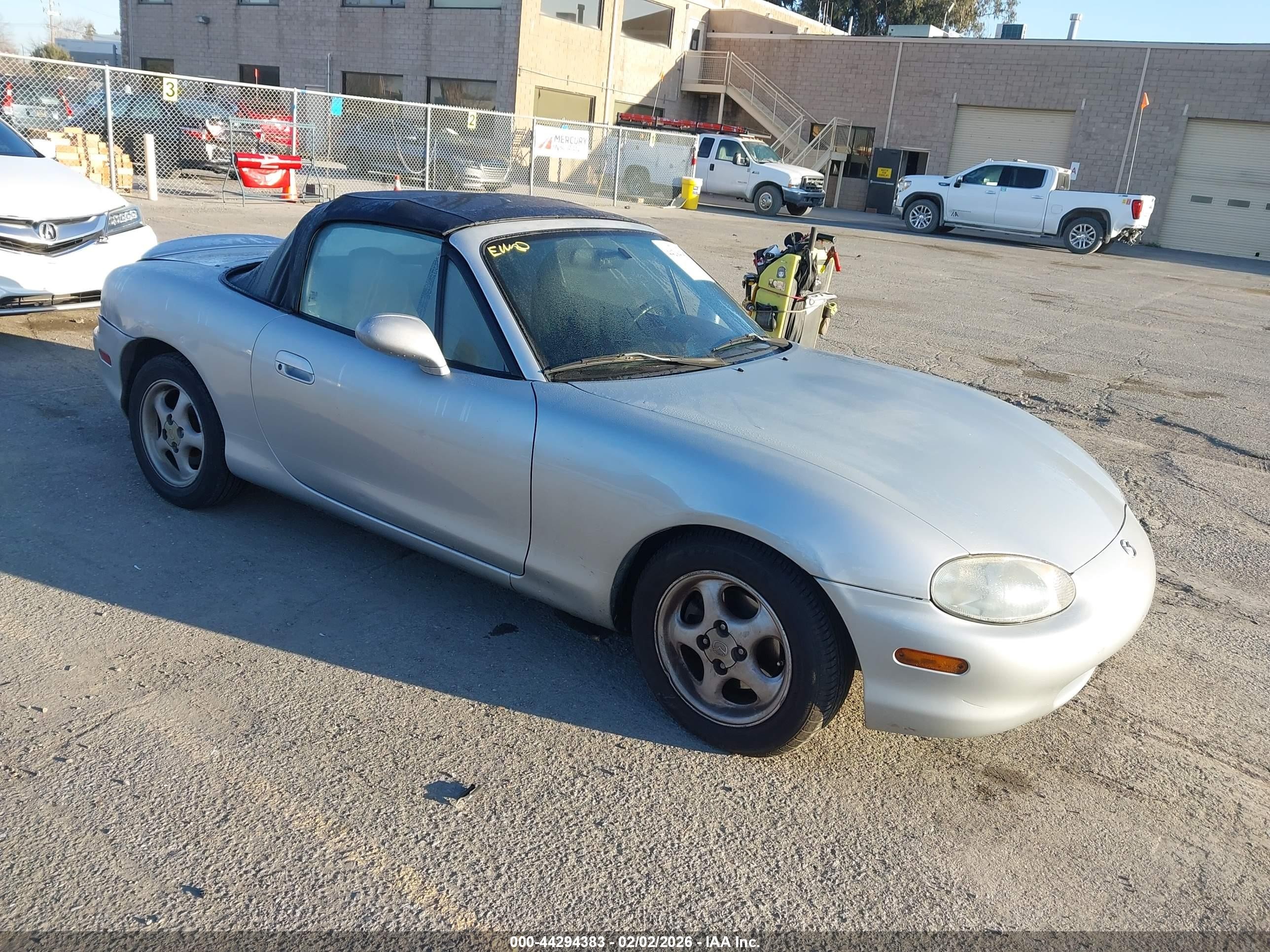 1999 Mazda MX-5 Miata, VIN JM1NB353XX0103148 — Rear end