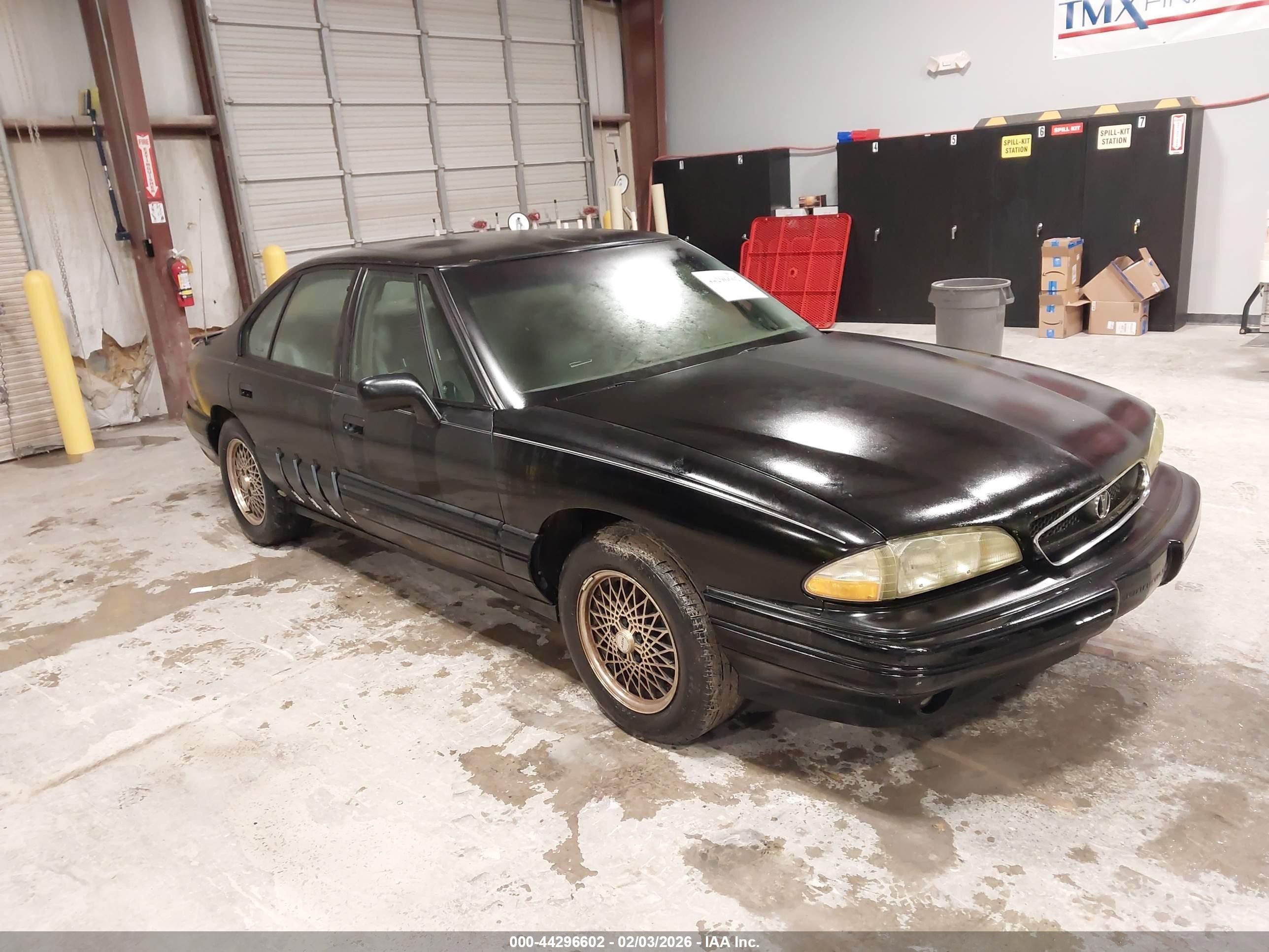 1995 Pontiac Bonneville SE, VIN 1G2HX52K2S4262452 — Бок