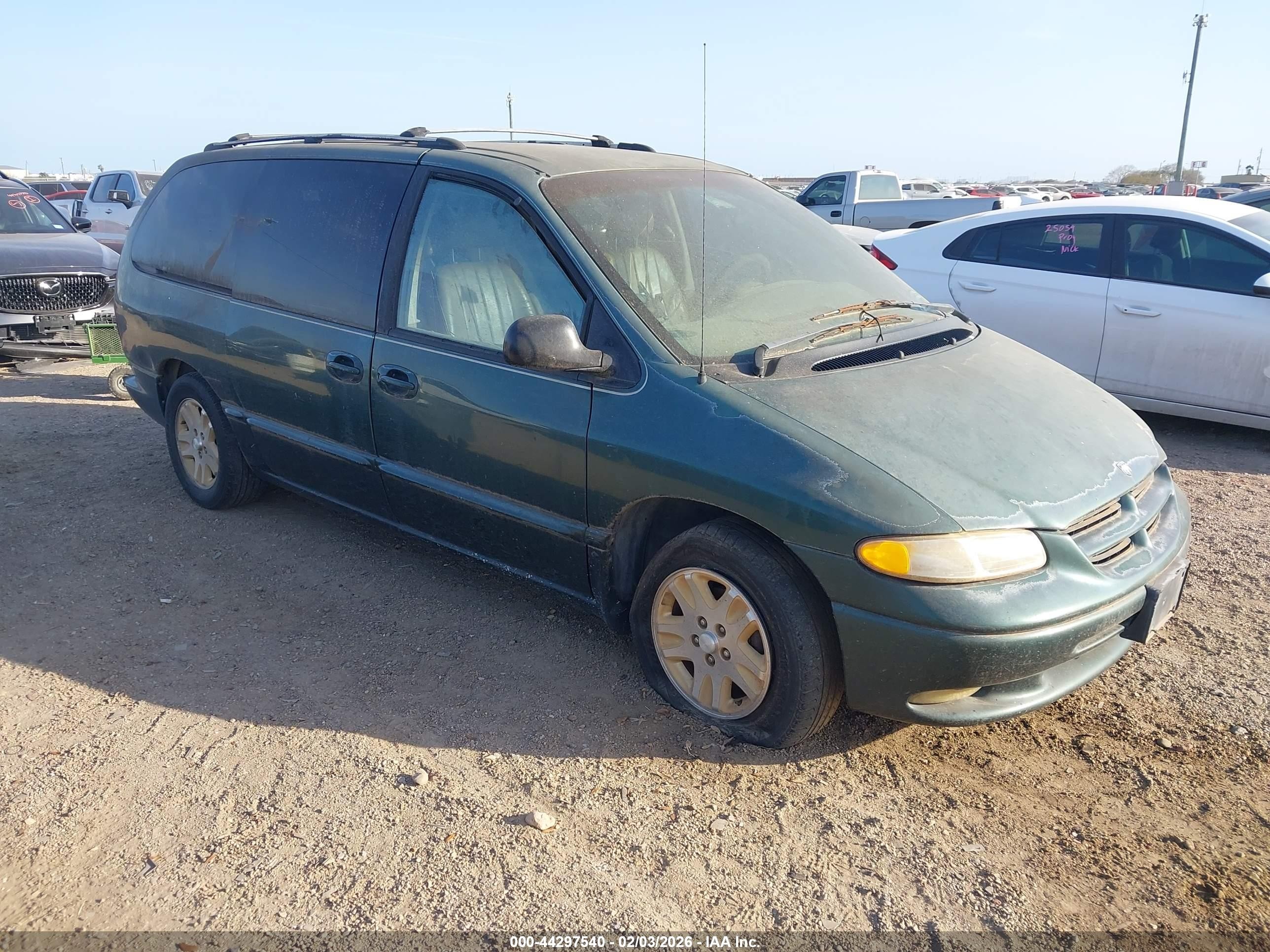 1996 Dodge Caravan LE, VIN 1B4GP54R1TB411235 — Normal wear